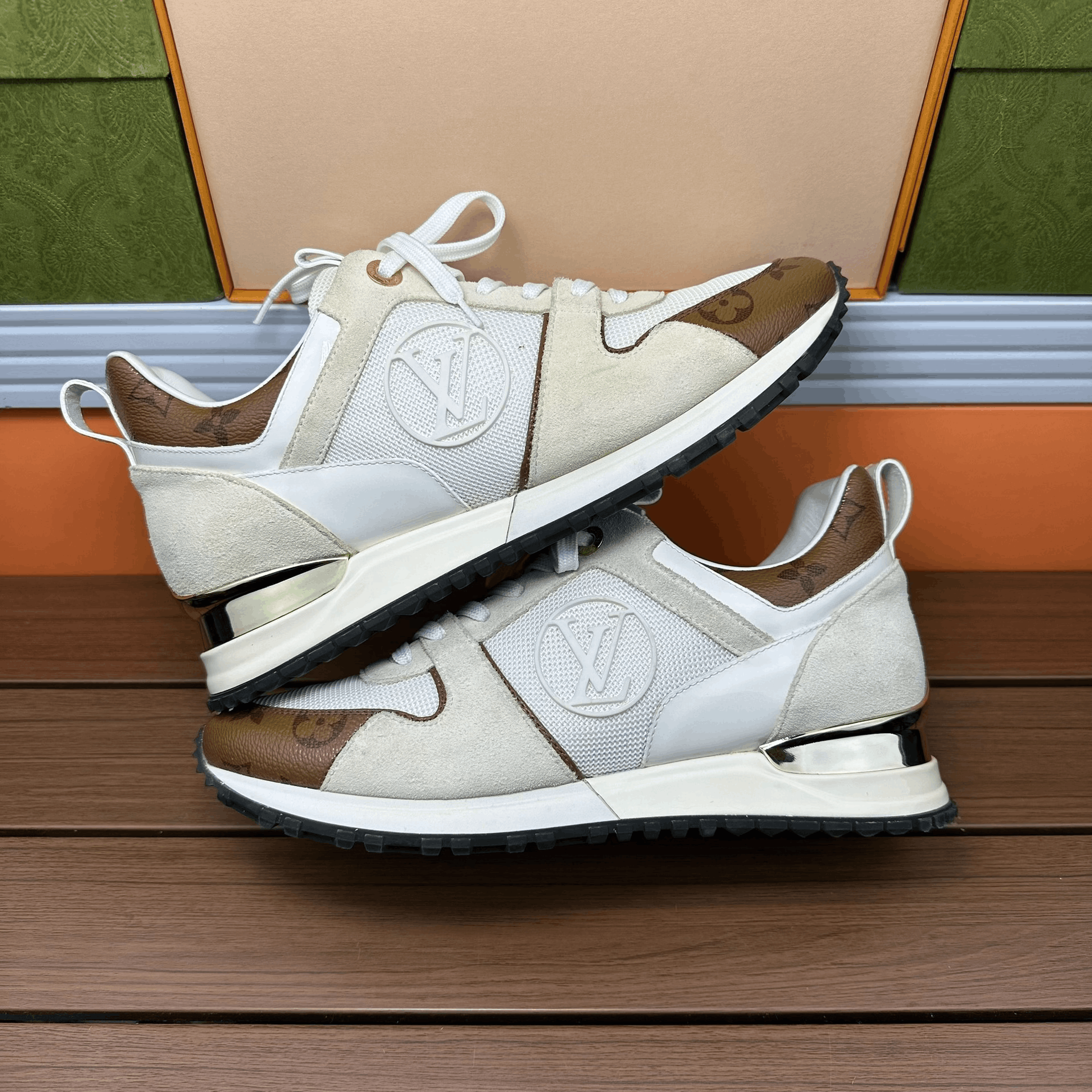 Louis Vuitton Louis Vuitton Casual White Lowtop Sneakers it_38-5 Women Size US 8.5 / IT 38.5 - 2 Thumbnail