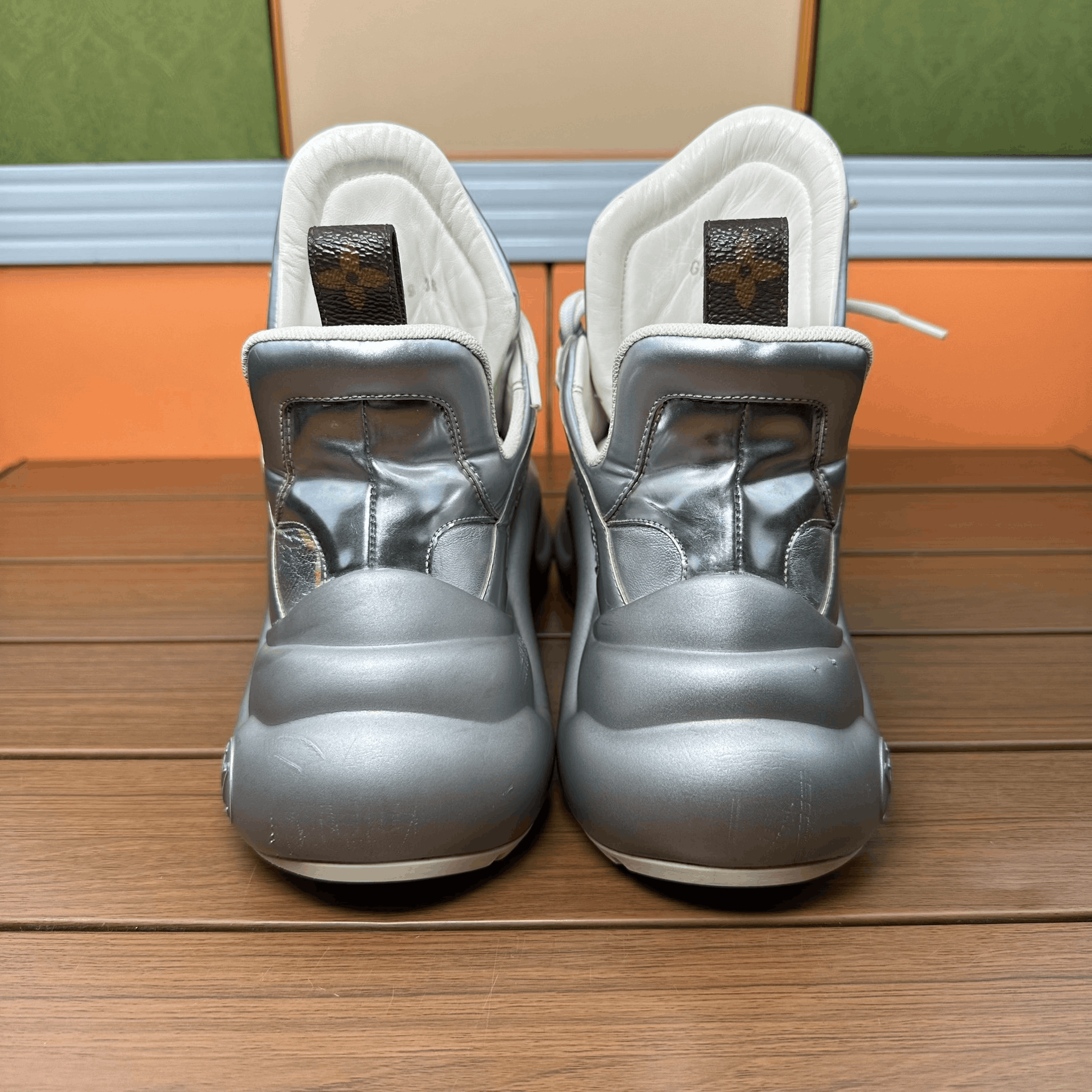 Louis Vuitton Louis Vuitton Casual Silver Lowtop Sneakers it_36 Women Size US 6 / IT 36 - 5 Thumbnail