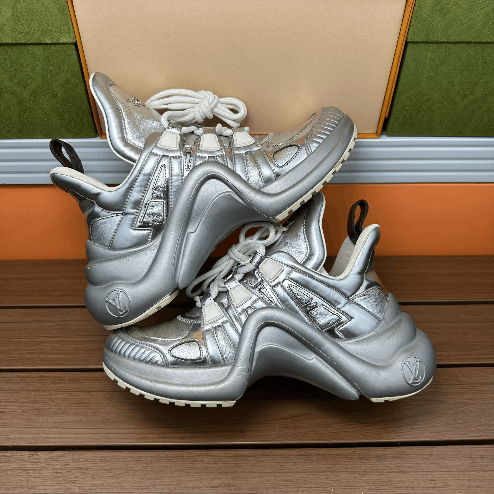 Louis Vuitton Louis Vuitton Casual Silver Lowtop Sneakers it_36 Women Size US 6 / IT 36 - 2 Thumbnail