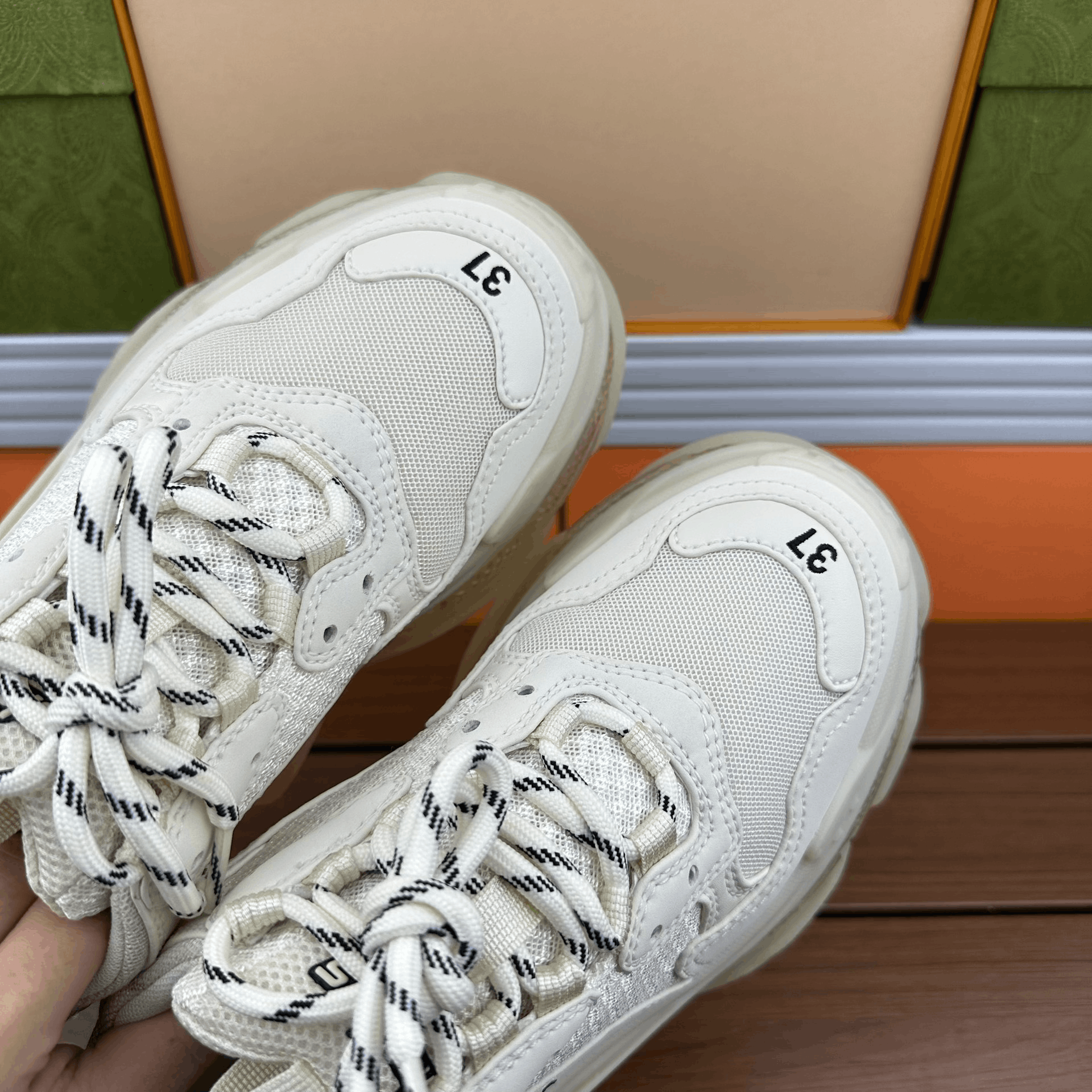 Balenciaga Balenciaga White Lowtop Sneakers it_37 Women Size US 7 / IT 37 - 7 Thumbnail