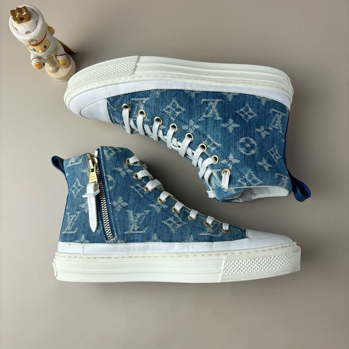 Louis Vuitton LV Blue/White Denim Monogram High-Top Sneakers Size US 4 / IT 34 - 3 Thumbnail