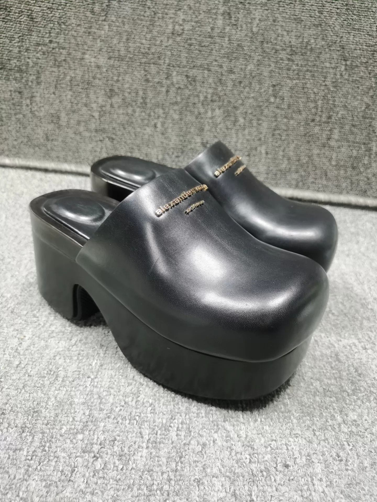 Alexander Wang Alexander Wang Black Leather Mules 35 Size US 4 / IT 34 - 2 Thumbnail