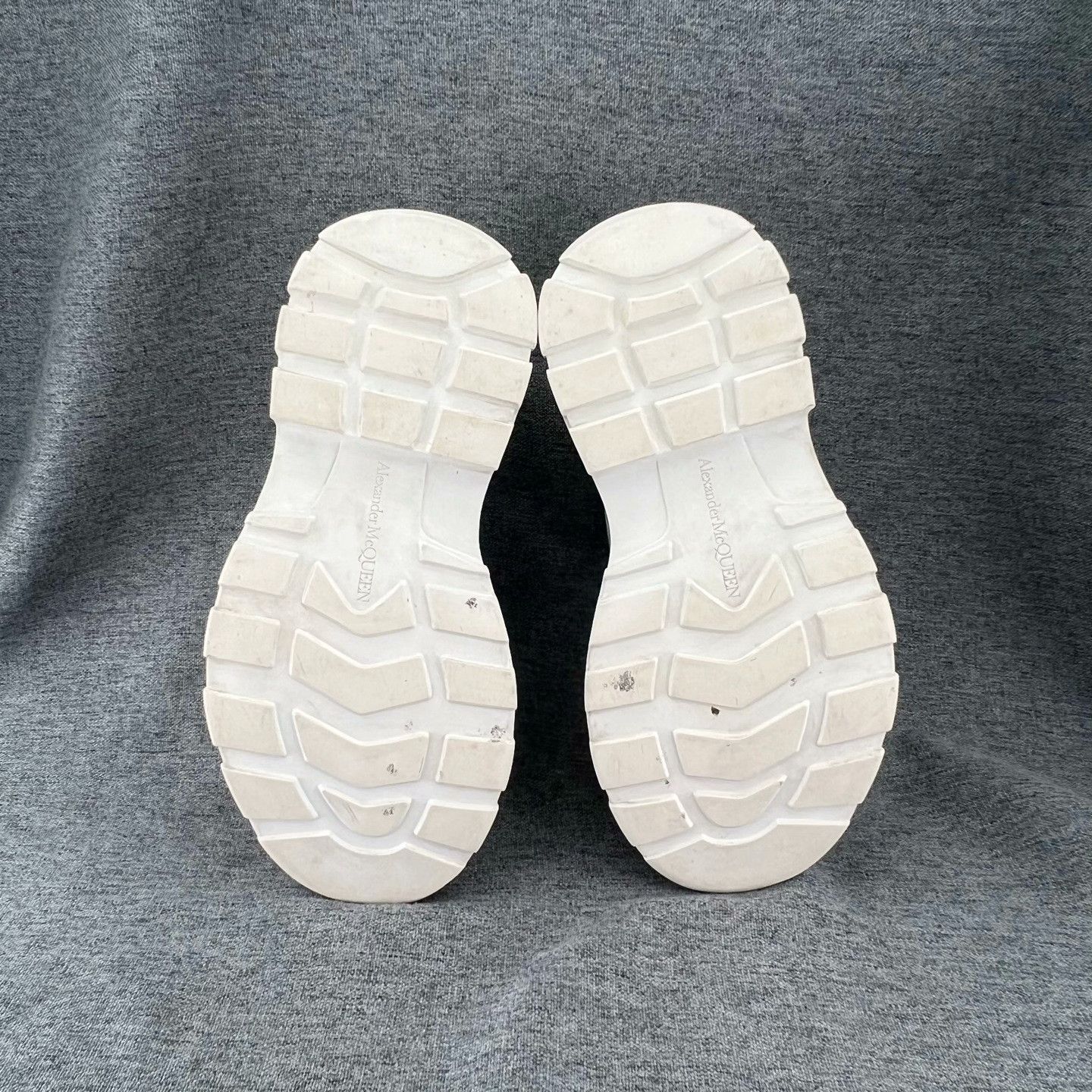 Alexander McQueen Alexander McQueen Low-Top Sneakers Size US 5 / IT 35 - 4 Thumbnail