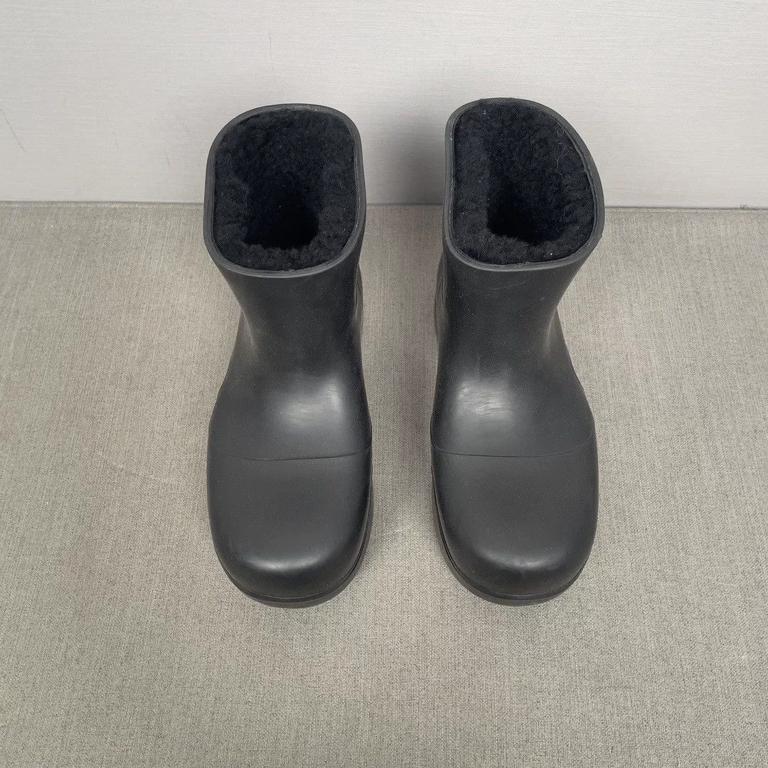 Bottega Veneta Bottega Veneta Puddle Rubber Rain Boot Size US 5 / IT 35 - 2 Thumbnail