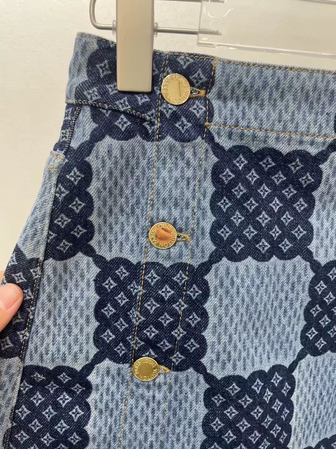 Louis Vuitton Louis Vuitton SS24 Checked A-Line Denim Skirt Size 34" / US 12 / IT 48 - 4 Thumbnail