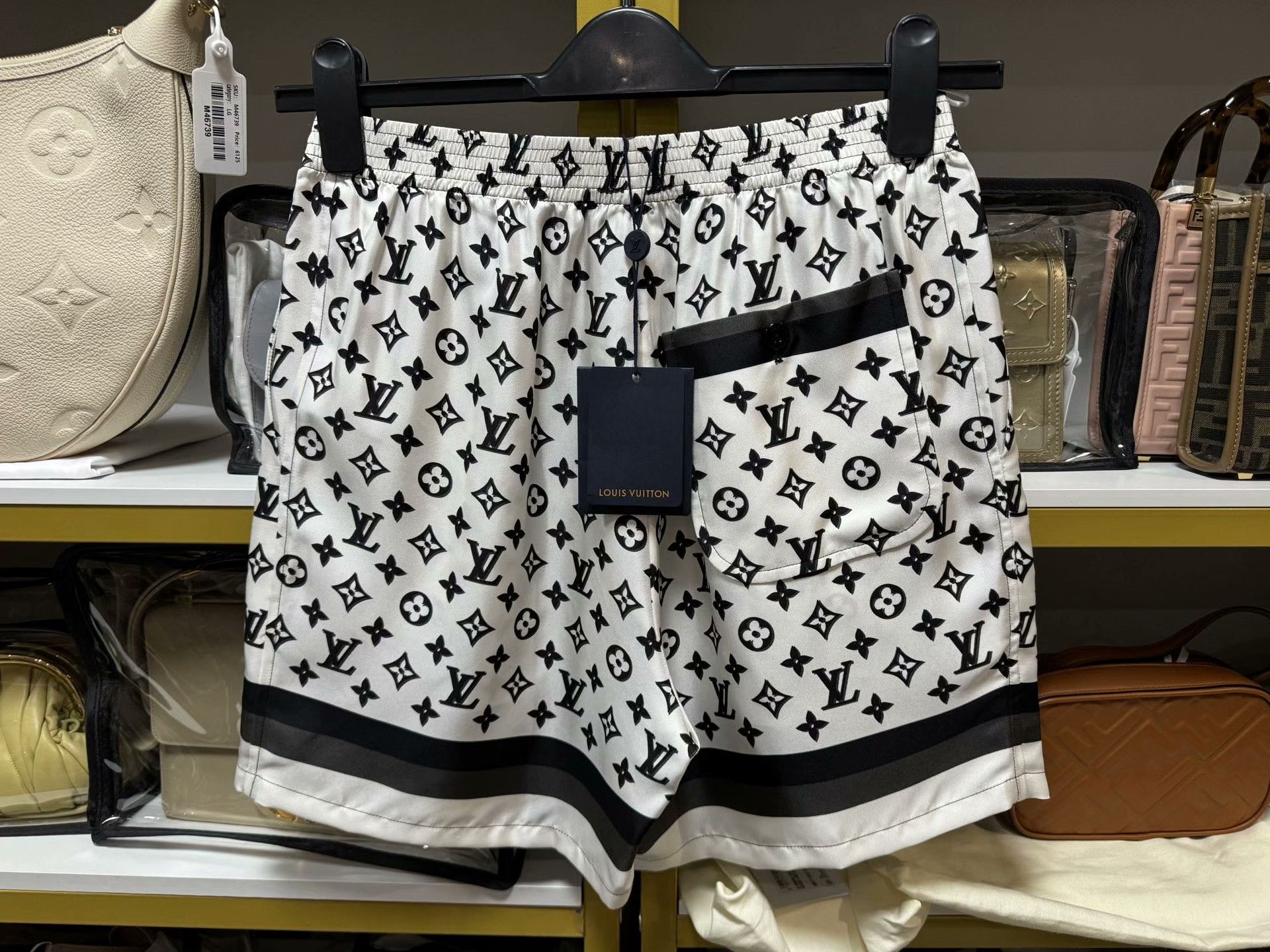 Louis Vuitton LV Logo Silk Shorts Size 36" / US 14 / IT 50 - 6 Thumbnail