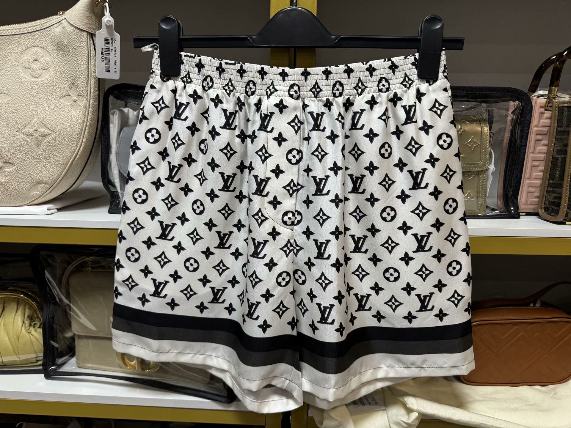 Louis Vuitton LV Logo Silk Shorts Size 36" / US 14 / IT 50 - 5 Thumbnail