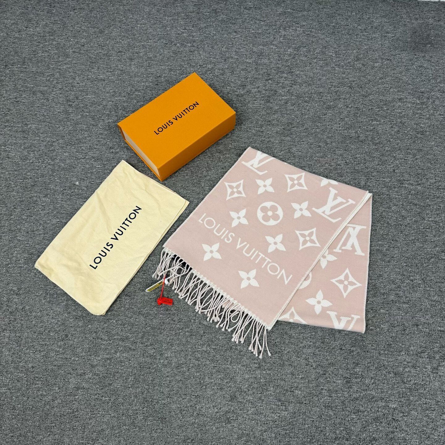 Louis Vuitton Louis Vuitton Pink White Logo Tassel Scarf Size ONE SIZE - 2 Thumbnail