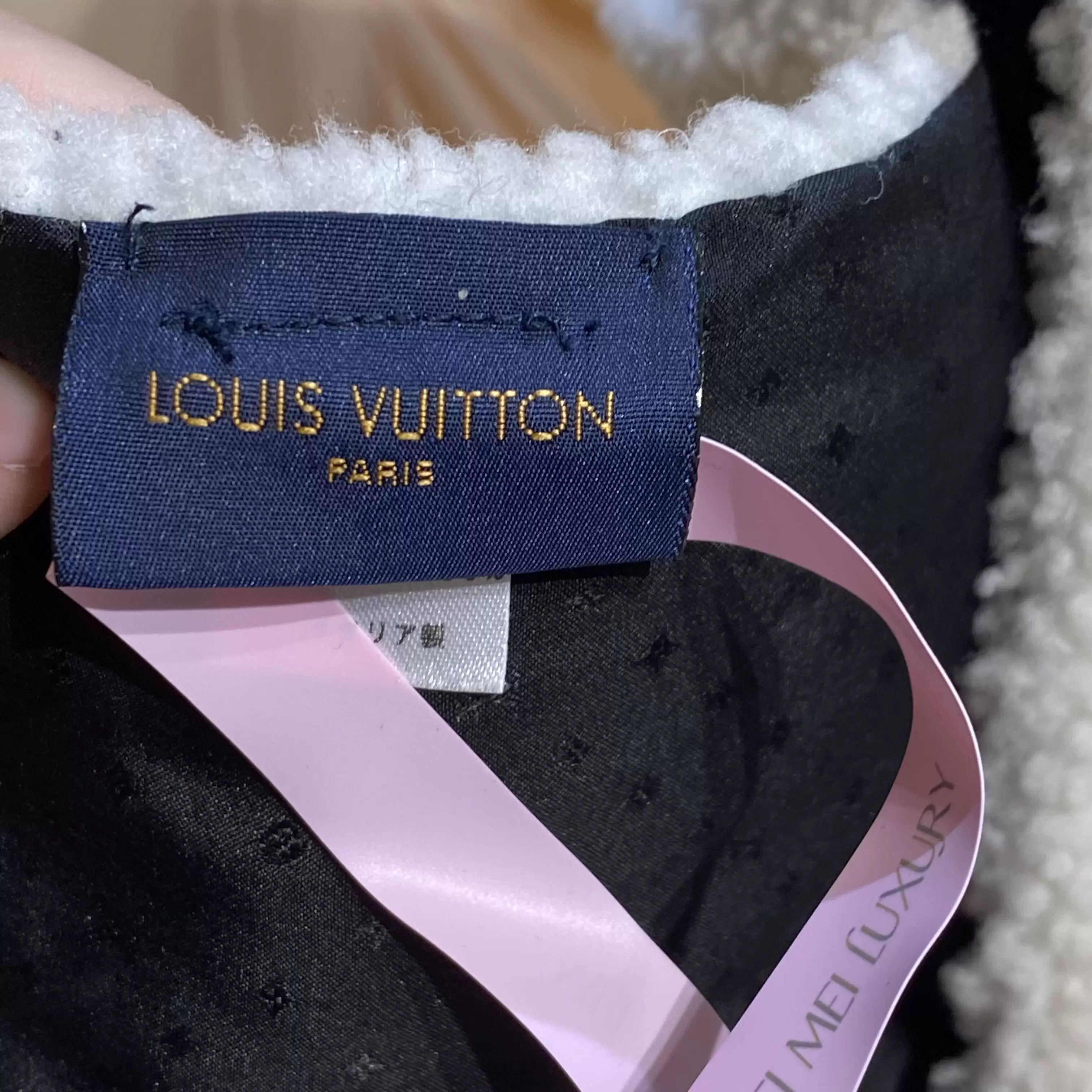 Louis Vuitton Louis Vuitton Cream Lamb Wool Logo Scarf Size ONE SIZE - 3 Thumbnail