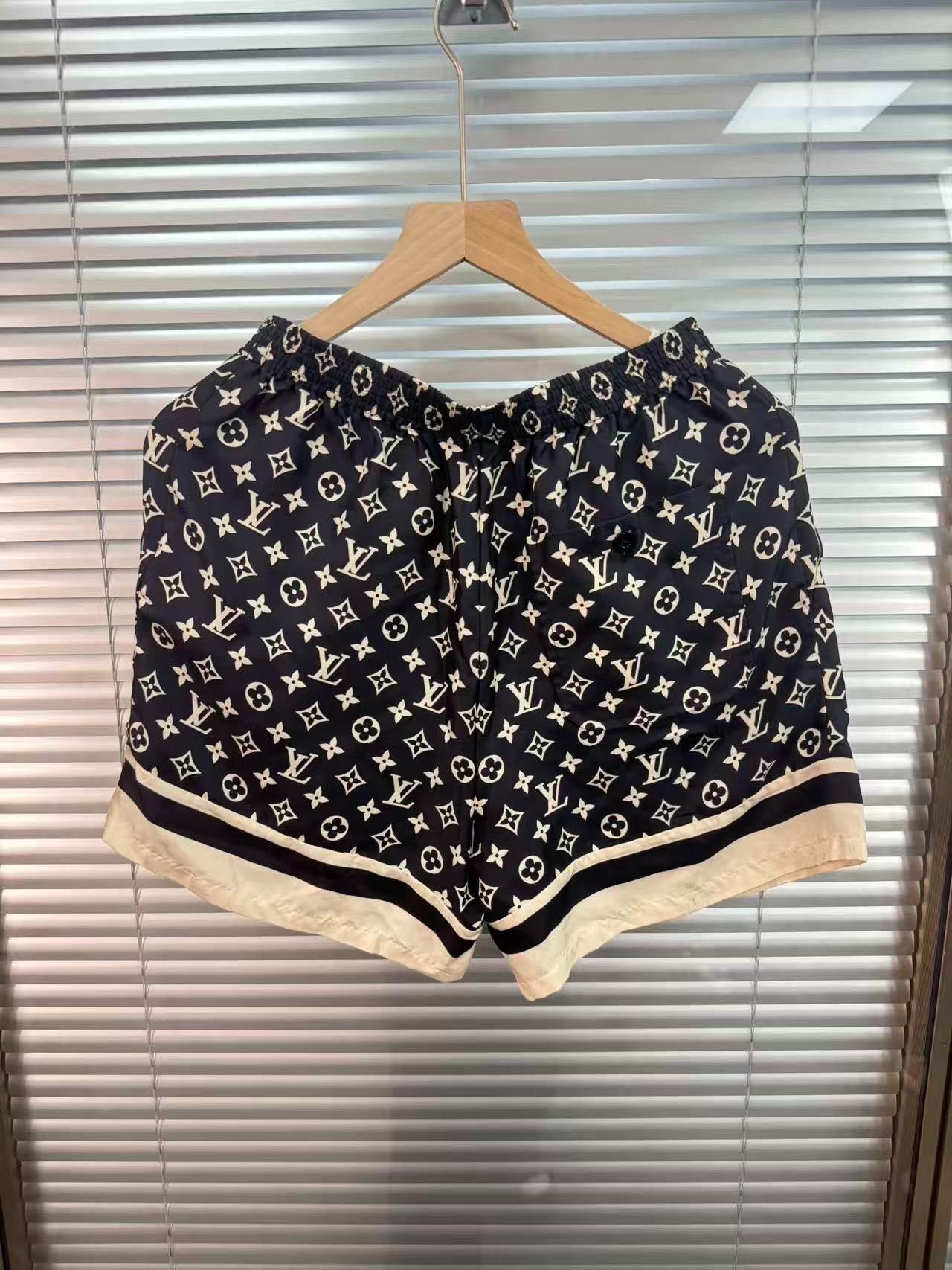 Louis Vuitton Louis Vuitton Black Logo Silk Shorts Size US 36 / EU 52 - 2 Thumbnail