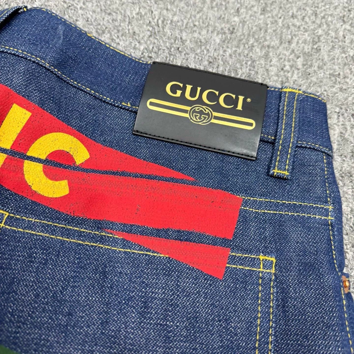 Gucci Gucci Large Logo Denim Shorts Size US 34 / EU 50 - 3 Thumbnail