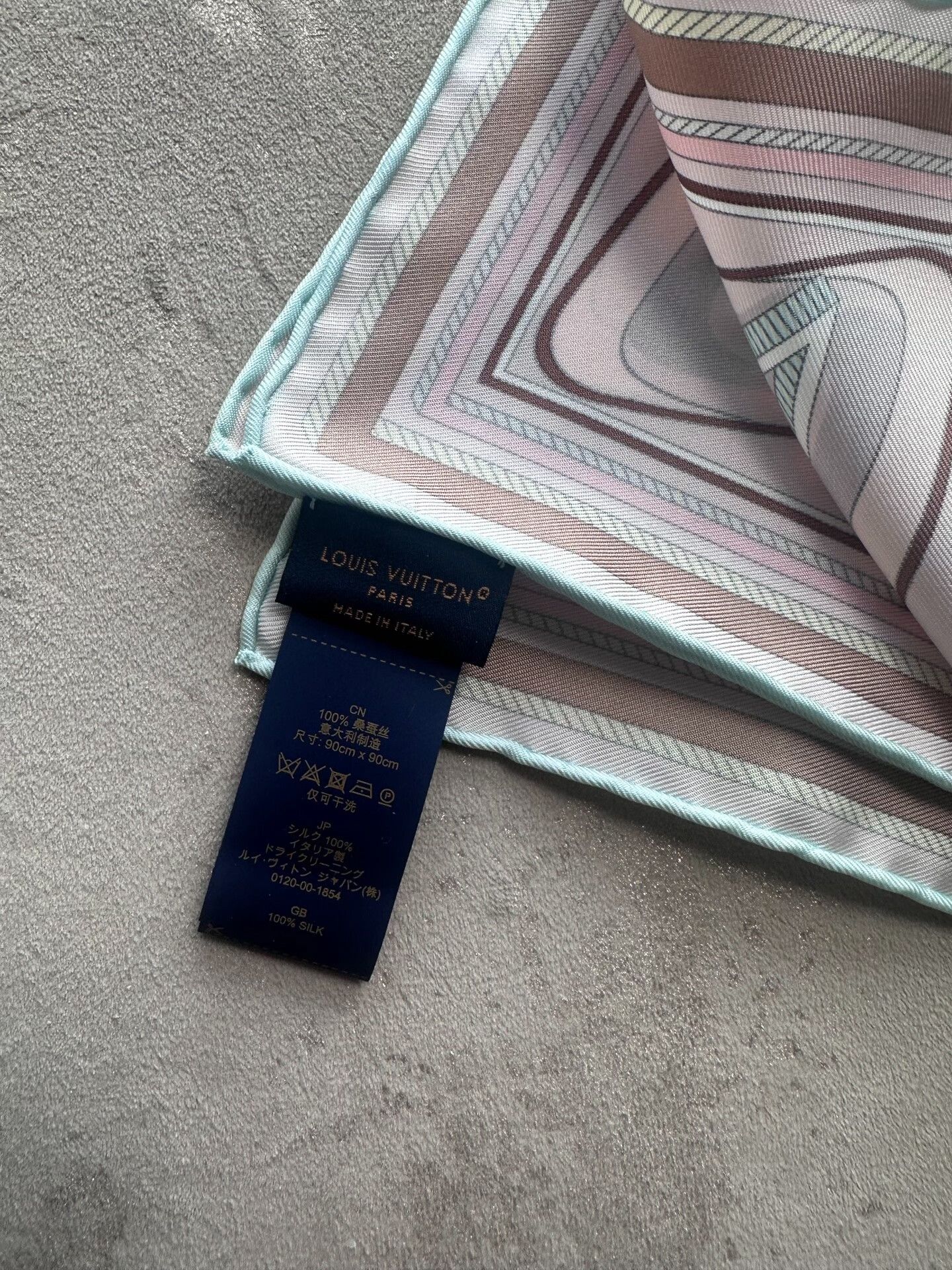Louis Vuitton LV New Large Silk Scarf with Box Size ONE SIZE - 3 Thumbnail