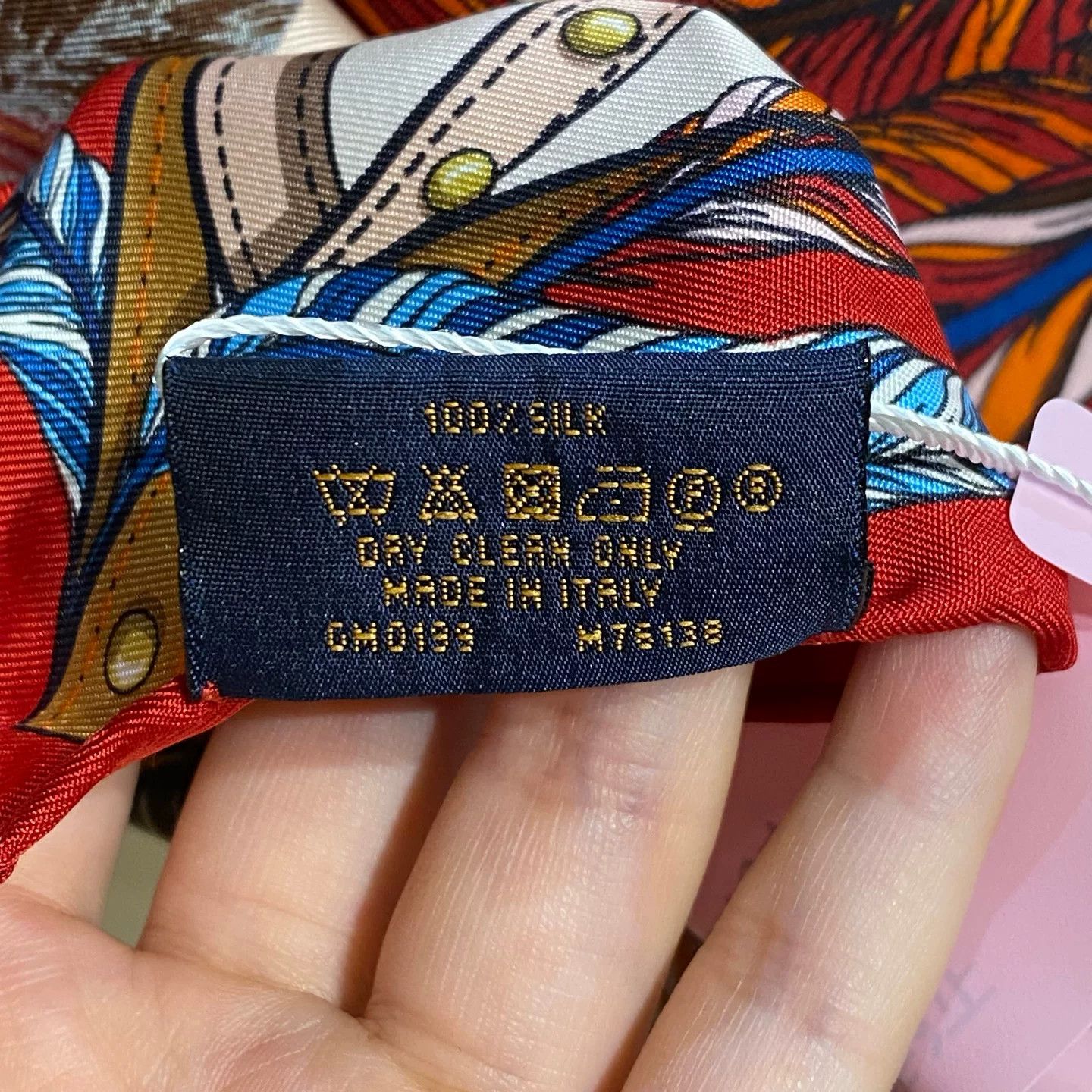 Louis Vuitton Louis Vuitton Swan Silk Scarf Size ONE SIZE - 4 Thumbnail