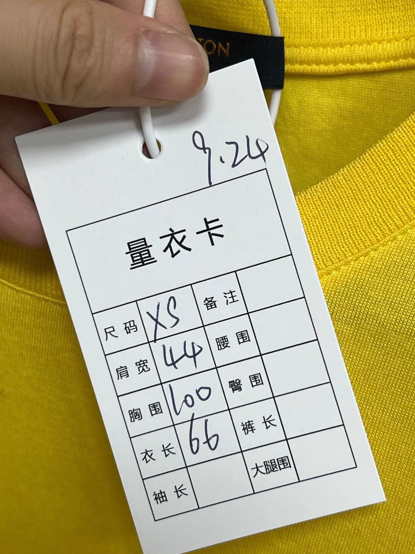 Louis Vuitton LV Yellow Logo Short-Sleeve T-Shirt Size XS / US 0-2 / IT 36-38 - 4 Thumbnail