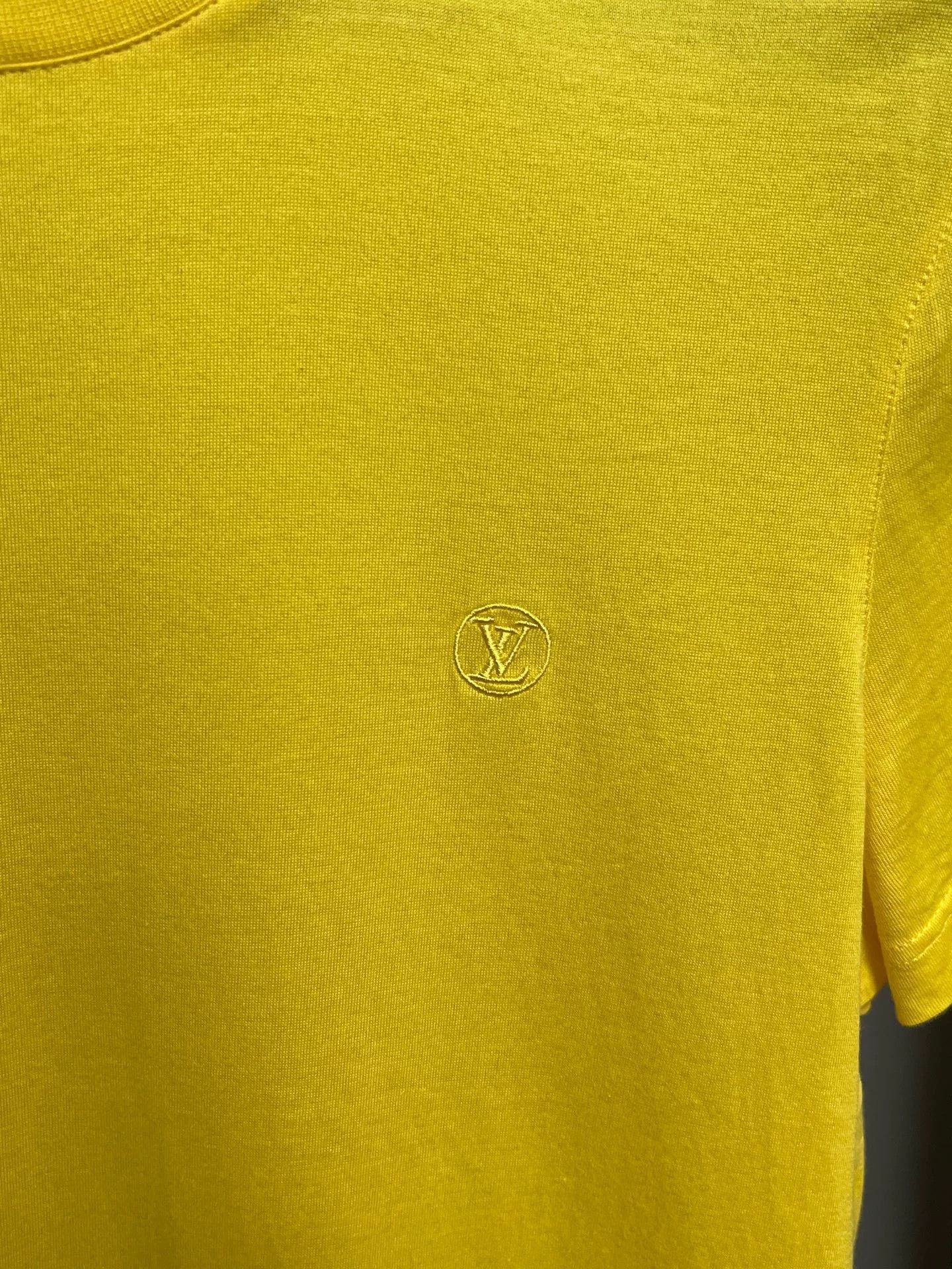 Louis Vuitton LV Yellow Logo Short-Sleeve T-Shirt Size XS / US 0-2 / IT 36-38 - 5 Thumbnail