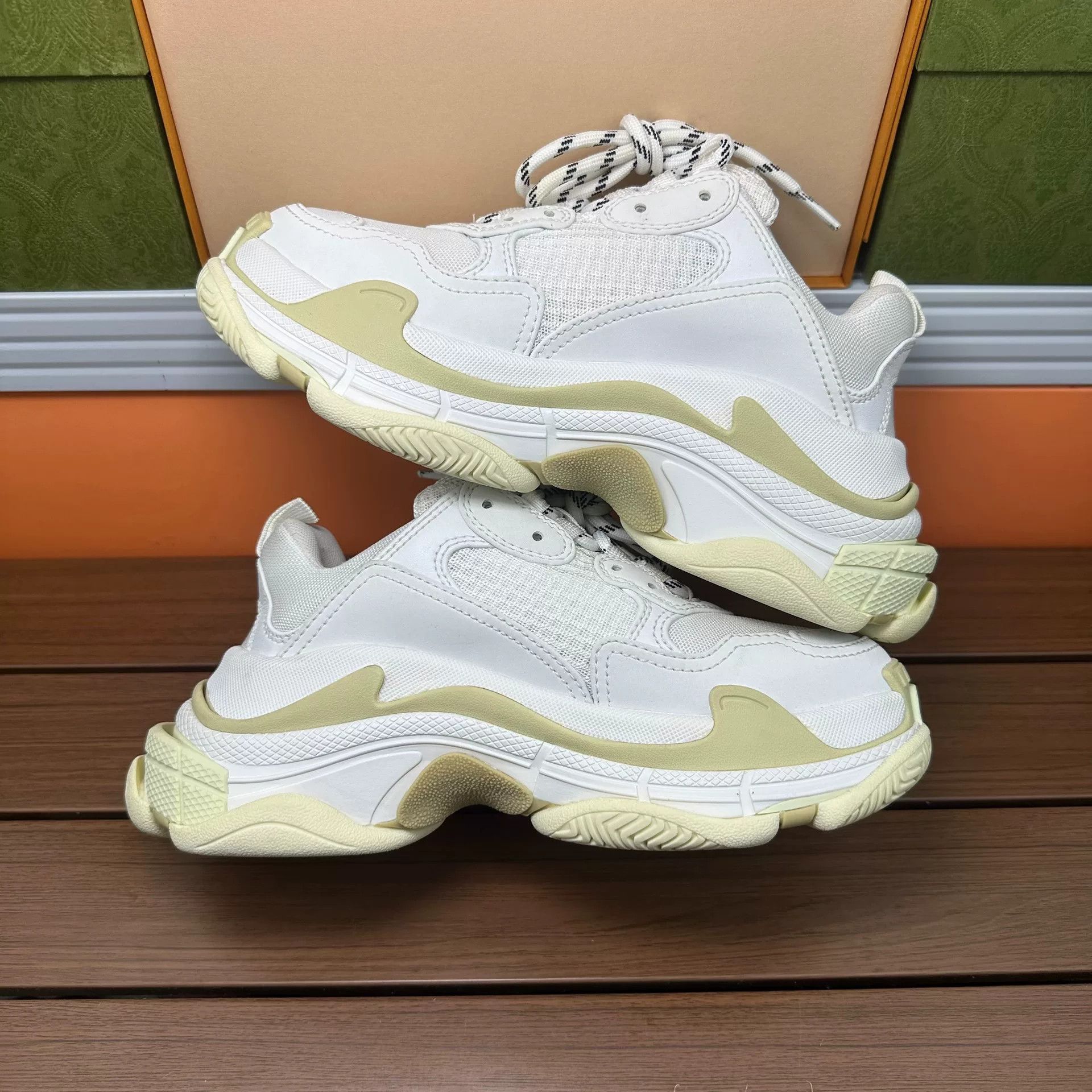 Balenciaga Balenciaga White Lowtop Sneakers it_36 Women Size US 6 / IT 36 - 3 Thumbnail