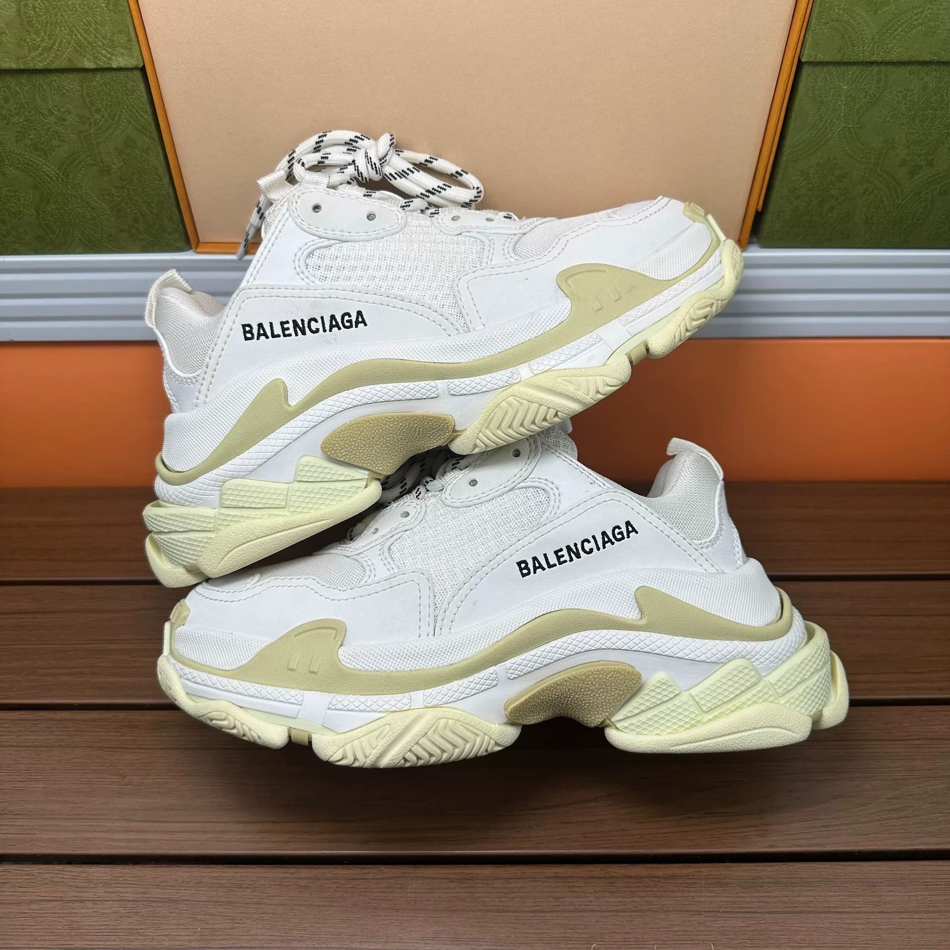 Balenciaga Balenciaga White Lowtop Sneakers it_36 Women Size US 6 / IT 36 - 2 Thumbnail
