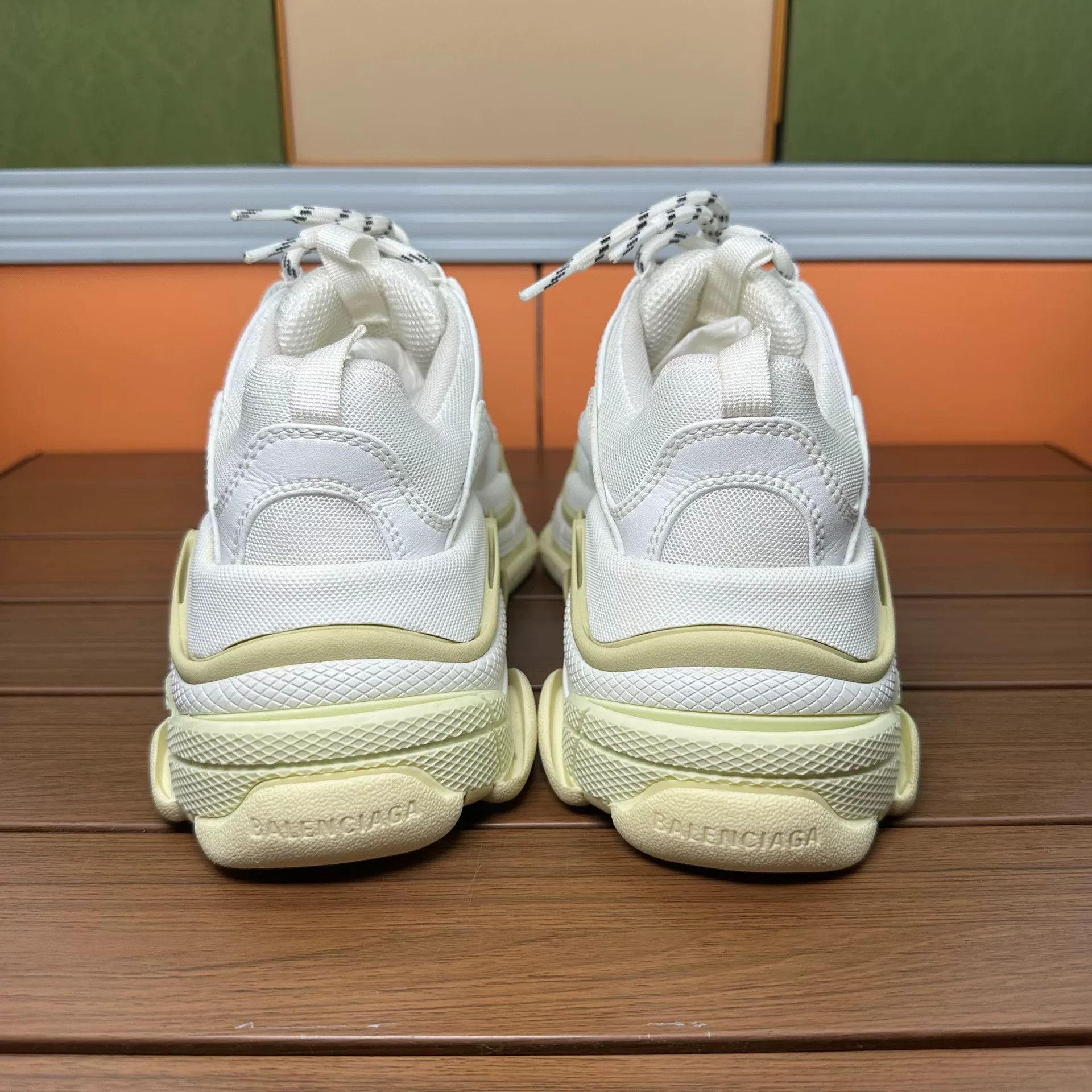 Balenciaga Balenciaga White Lowtop Sneakers it_36 Women Size US 6 / IT 36 - 7 Thumbnail