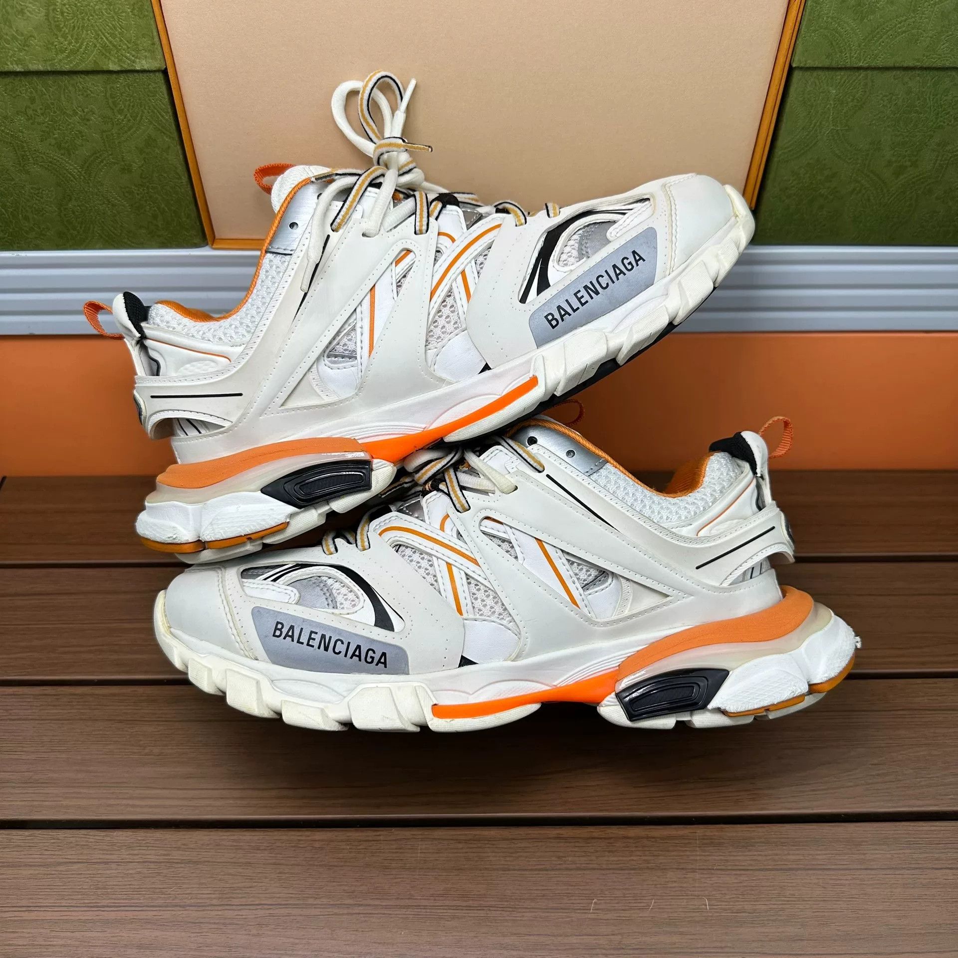 Balenciaga Balenciaga White Lowtop Sneakers 7 Men Size US 7 / EU 40 - 2 Thumbnail