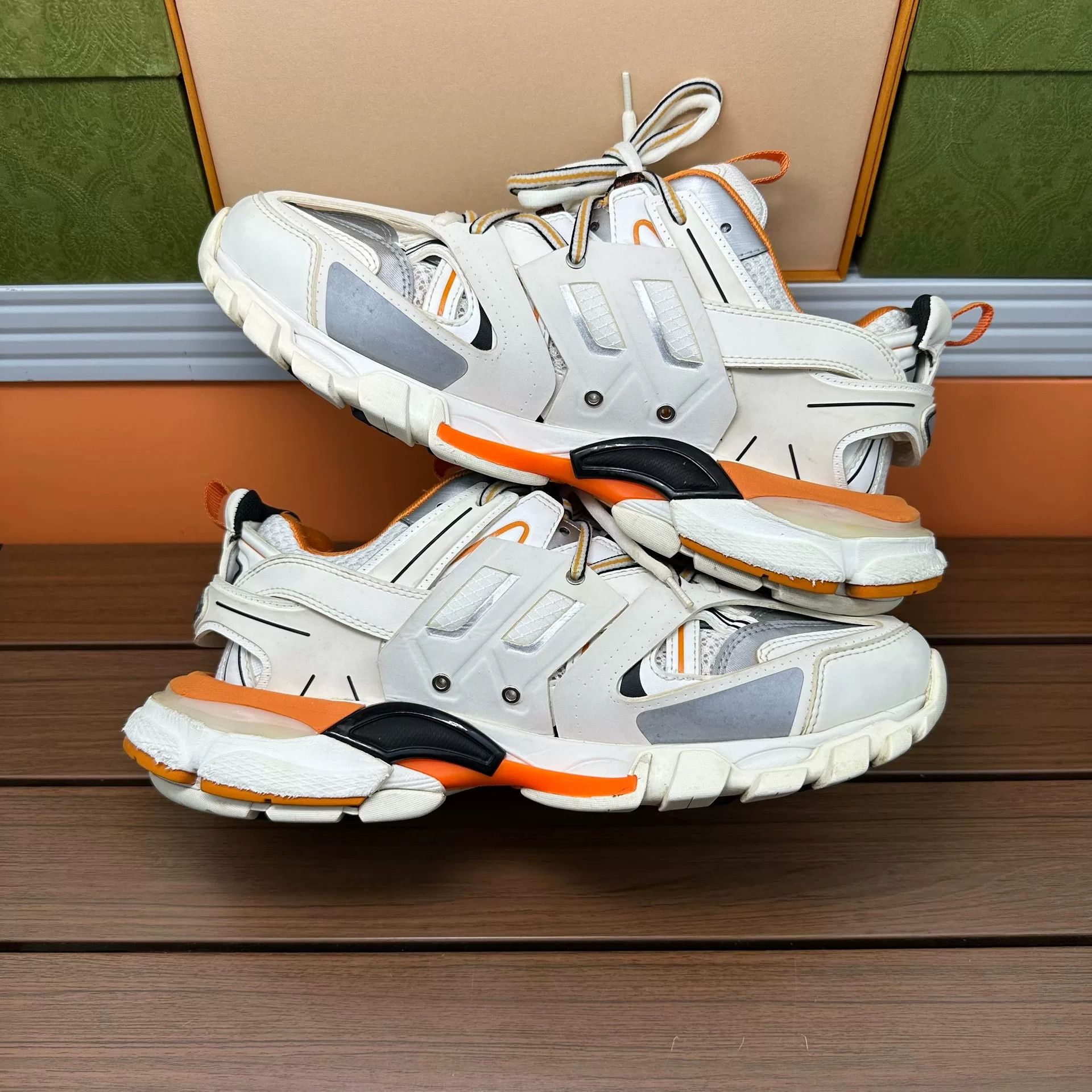 Balenciaga Balenciaga White Lowtop Sneakers 7 Men Size US 7 / EU 40 - 3 Thumbnail