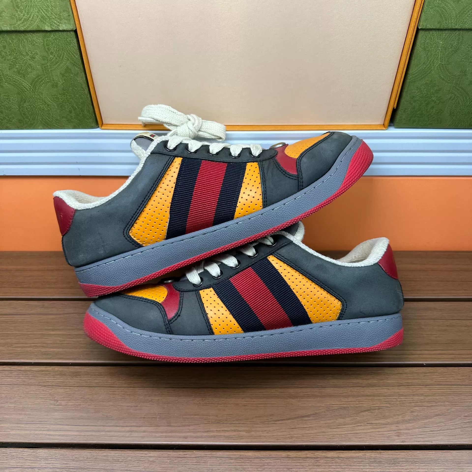 Gucci Gucci Yellow Lowtop Sneakers 6 Men Size US 6 / EU 39 - 2 Thumbnail