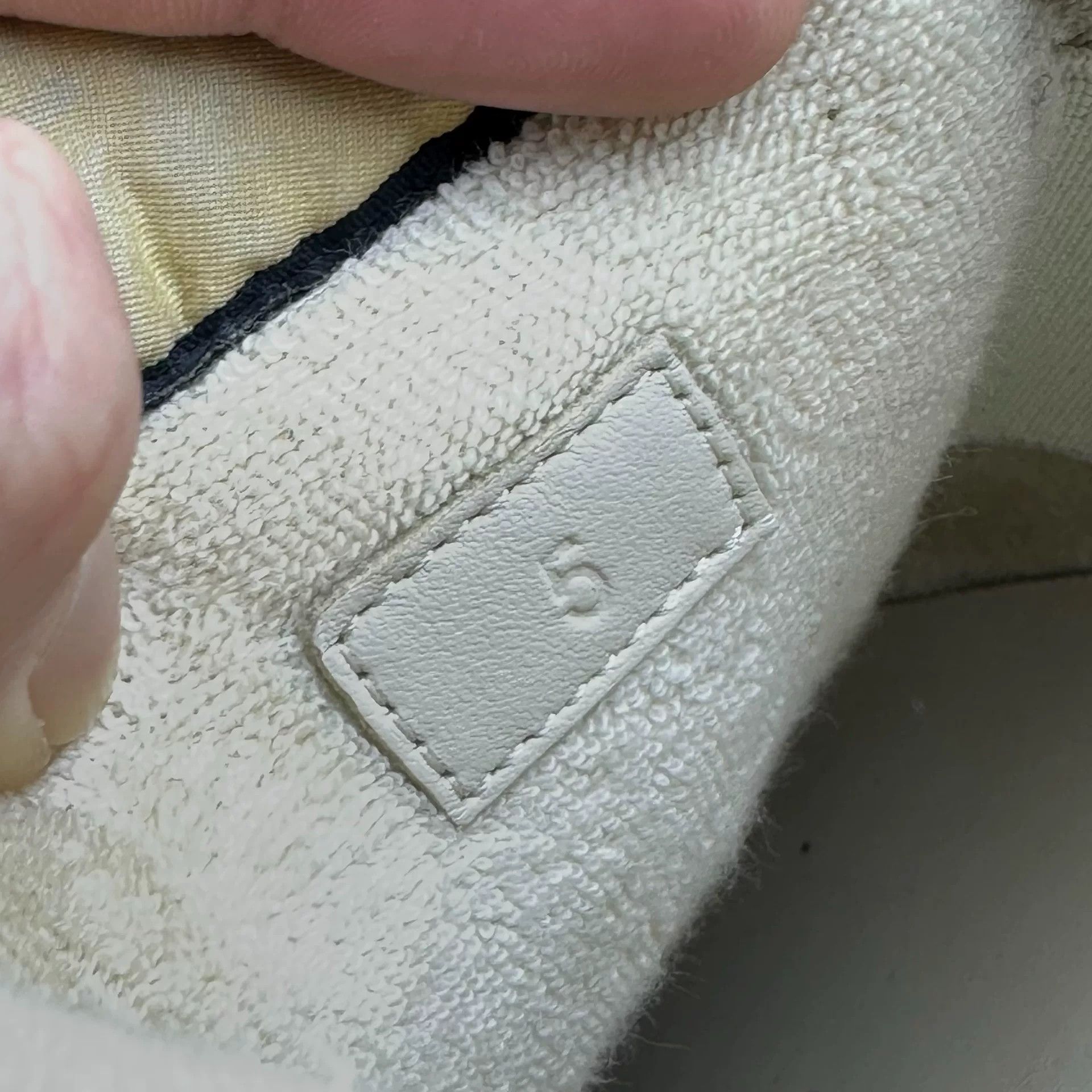 Gucci Gucci Yellow Lowtop Sneakers 6 Men Size US 6 / EU 39 - 9 Thumbnail
