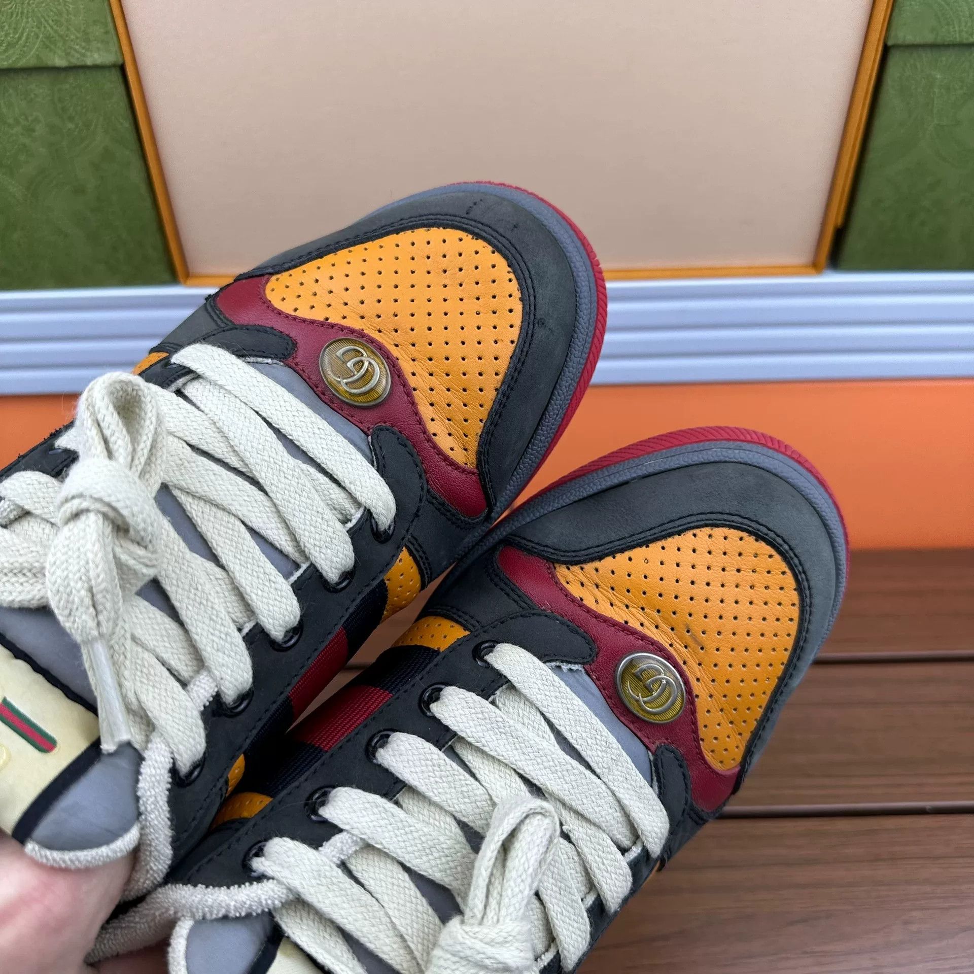 Gucci Gucci Yellow Lowtop Sneakers 6 Men Size US 6 / EU 39 - 7 Thumbnail