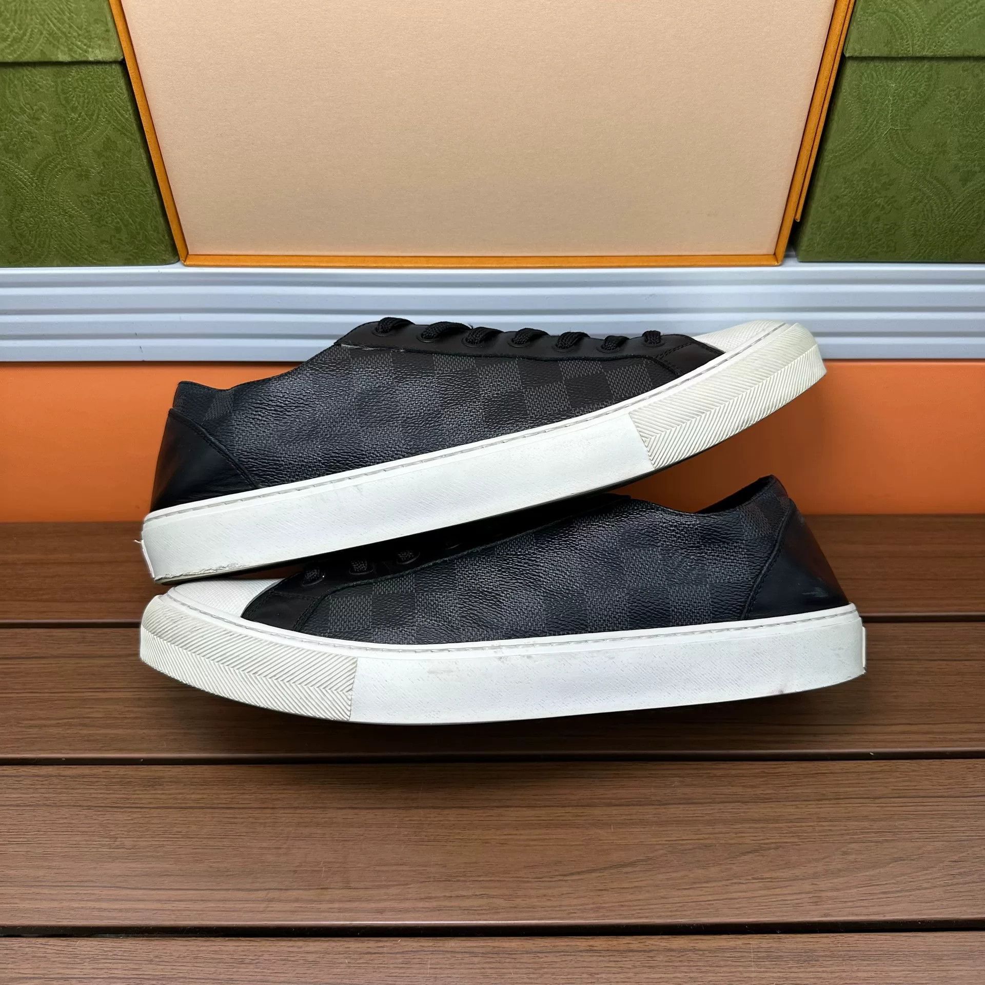 Louis Vuitton Louis Vuitton Casual Black Lowtop Sneakers 10 Men Size US 10 / EU 43 - 2 Thumbnail
