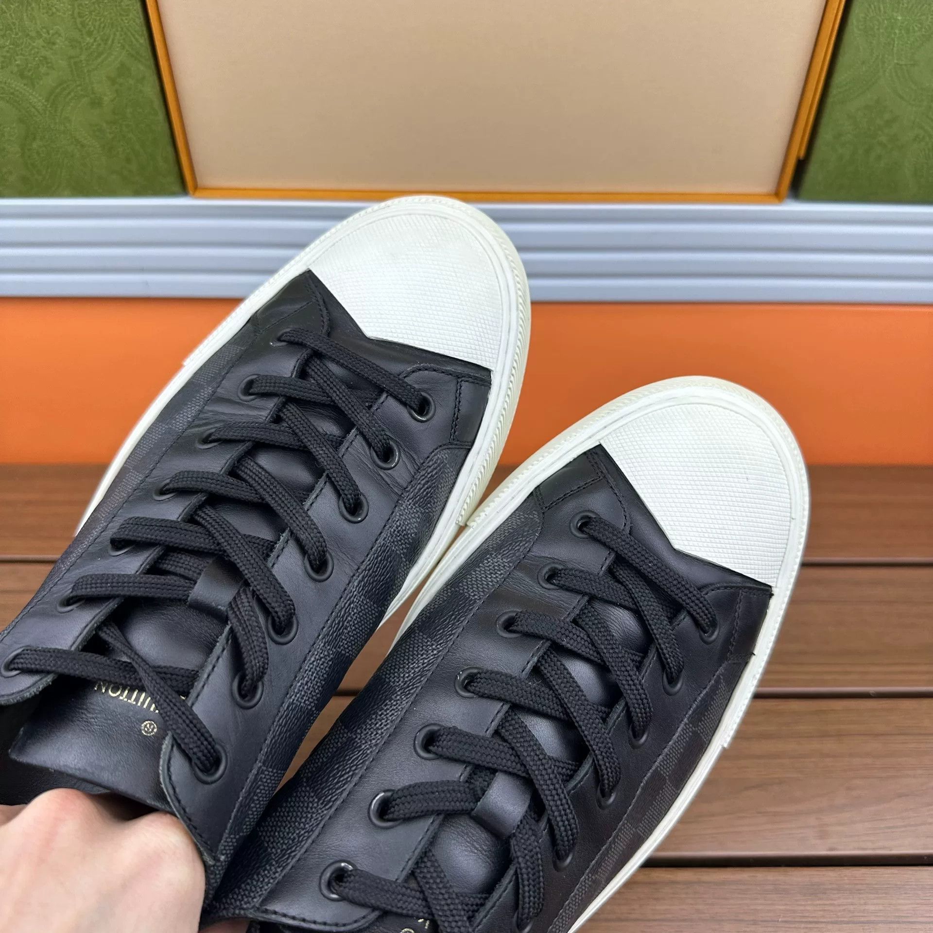 Louis Vuitton Louis Vuitton Casual Black Lowtop Sneakers 10 Men Size US 10 / EU 43 - 7 Thumbnail