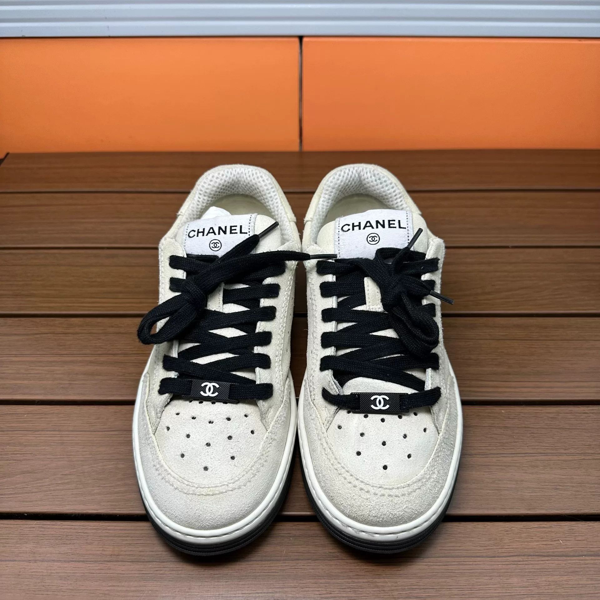 Chanel Chanel Suede Lowtop Sneakers it_36 Women Size US 6 / IT 36 - 4 Thumbnail