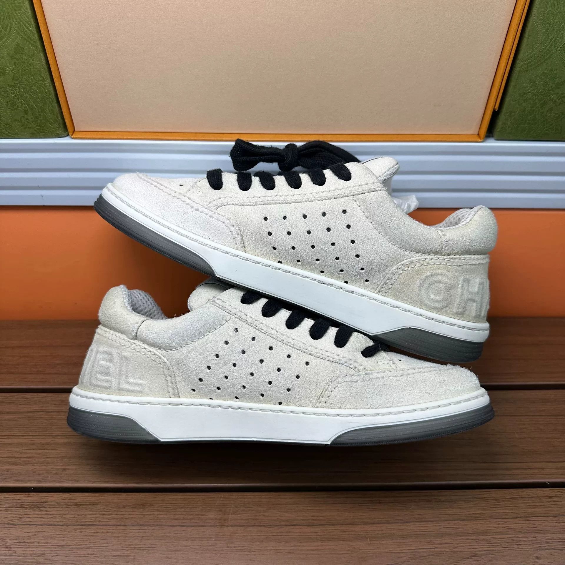 Chanel Chanel Suede Lowtop Sneakers it_36 Women Size US 6 / IT 36 - 3 Thumbnail