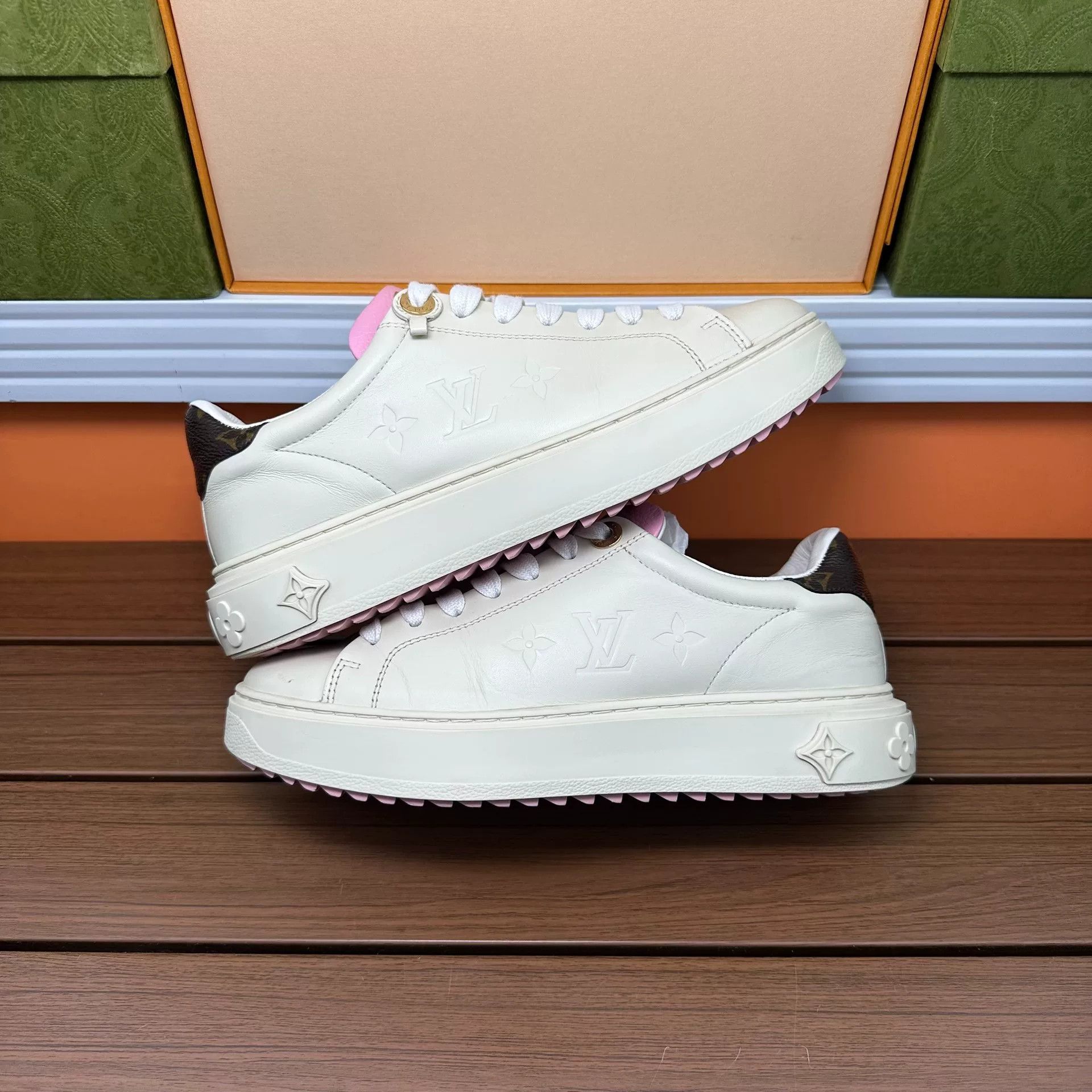 Louis Vuitton Louis Vuitton Limited Lowtop Sneakers it_36 Women Size US 6 / IT 36 - 2 Thumbnail