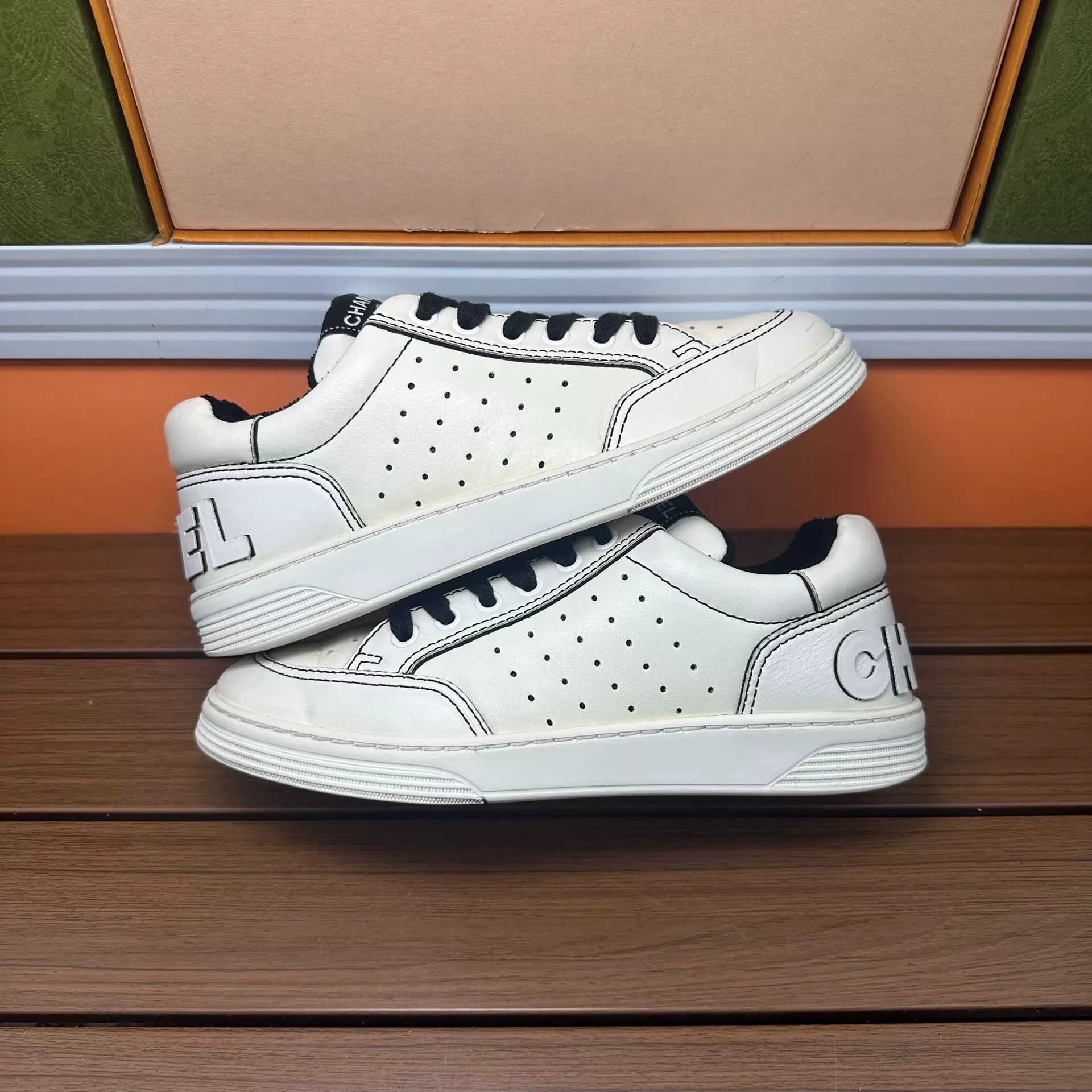 Chanel Chanel Black Lowtop Sneakers it_36 Women Size US 6 / IT 36 - 2 Thumbnail