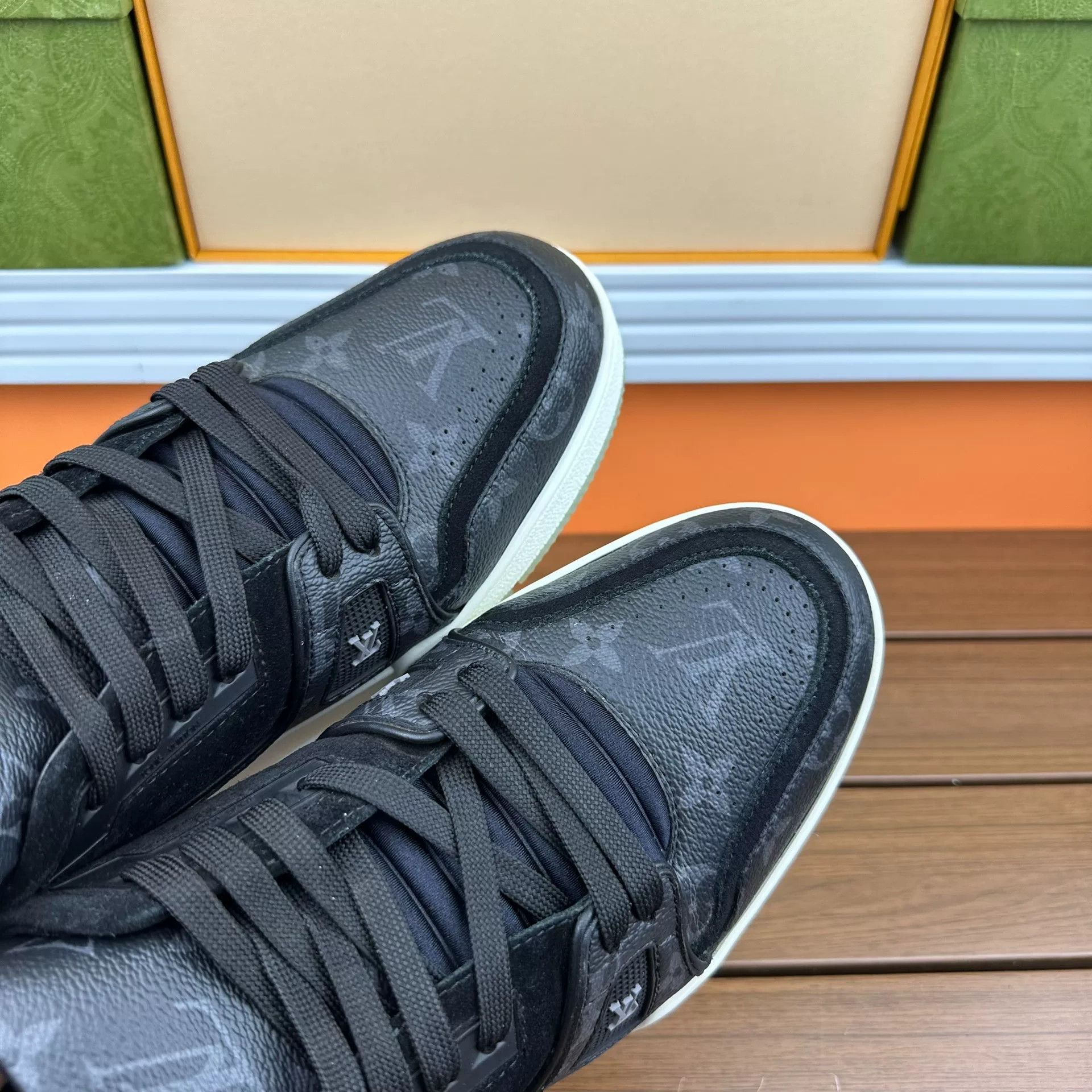 Louis Vuitton Louis Vuitton Training Black Lowtop Sneakers 9 Men Size US 9 / EU 42 - 7 Thumbnail