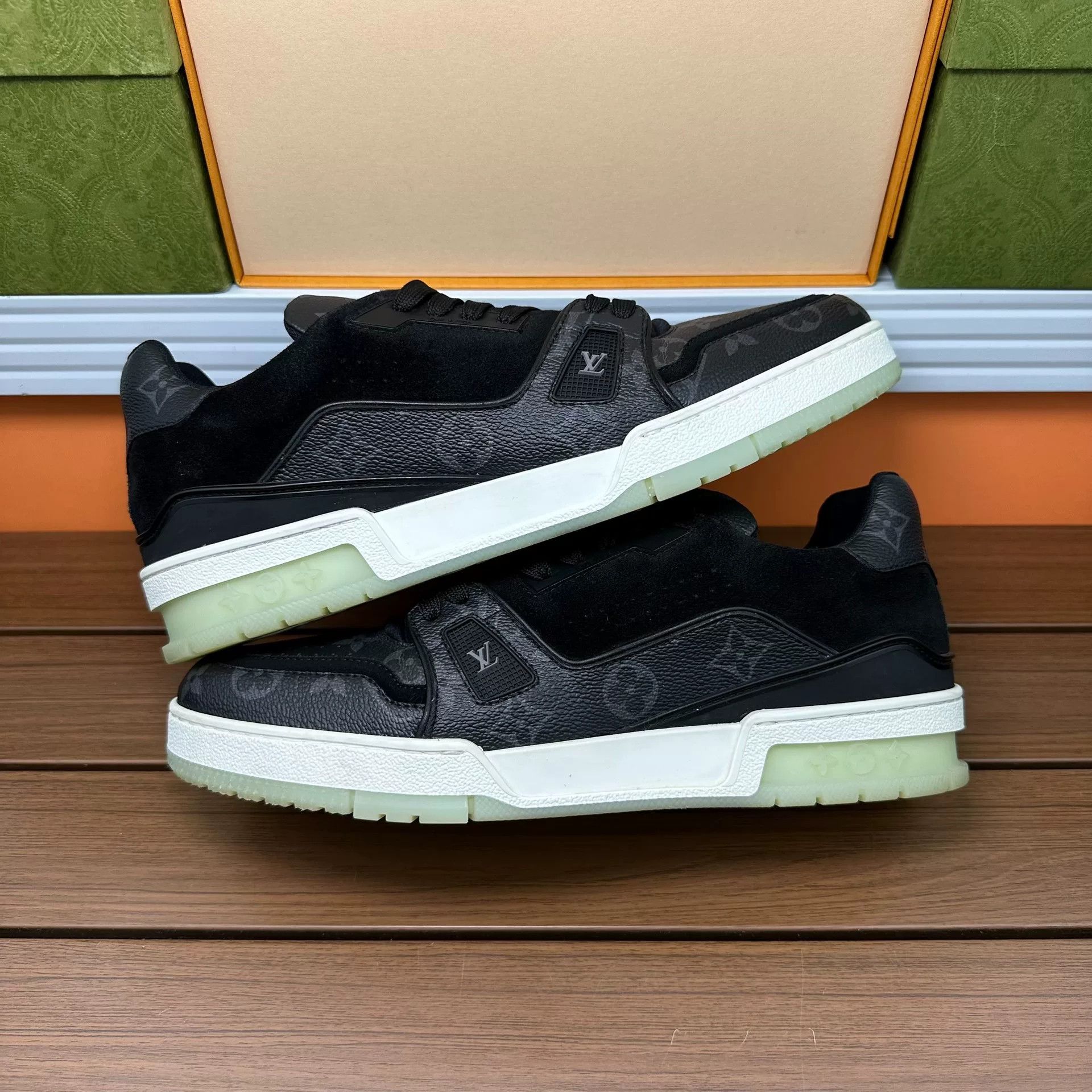 Louis Vuitton Louis Vuitton Training Black Lowtop Sneakers 9 Men Size US 9 / EU 42 - 2 Thumbnail