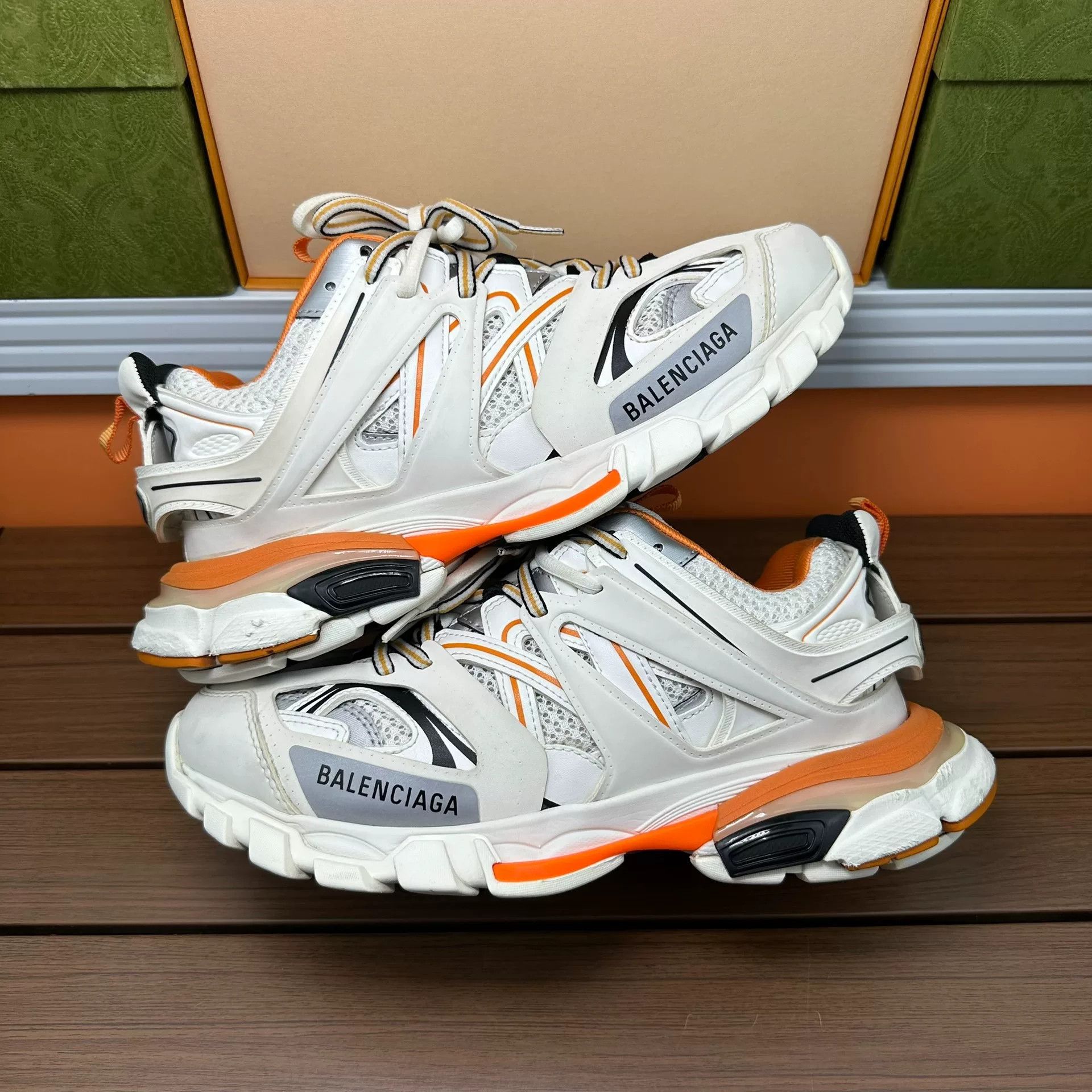Balenciaga Balenciaga White Lowtop Sneakers 6 Men Size US 6 / EU 39 - 2 Thumbnail