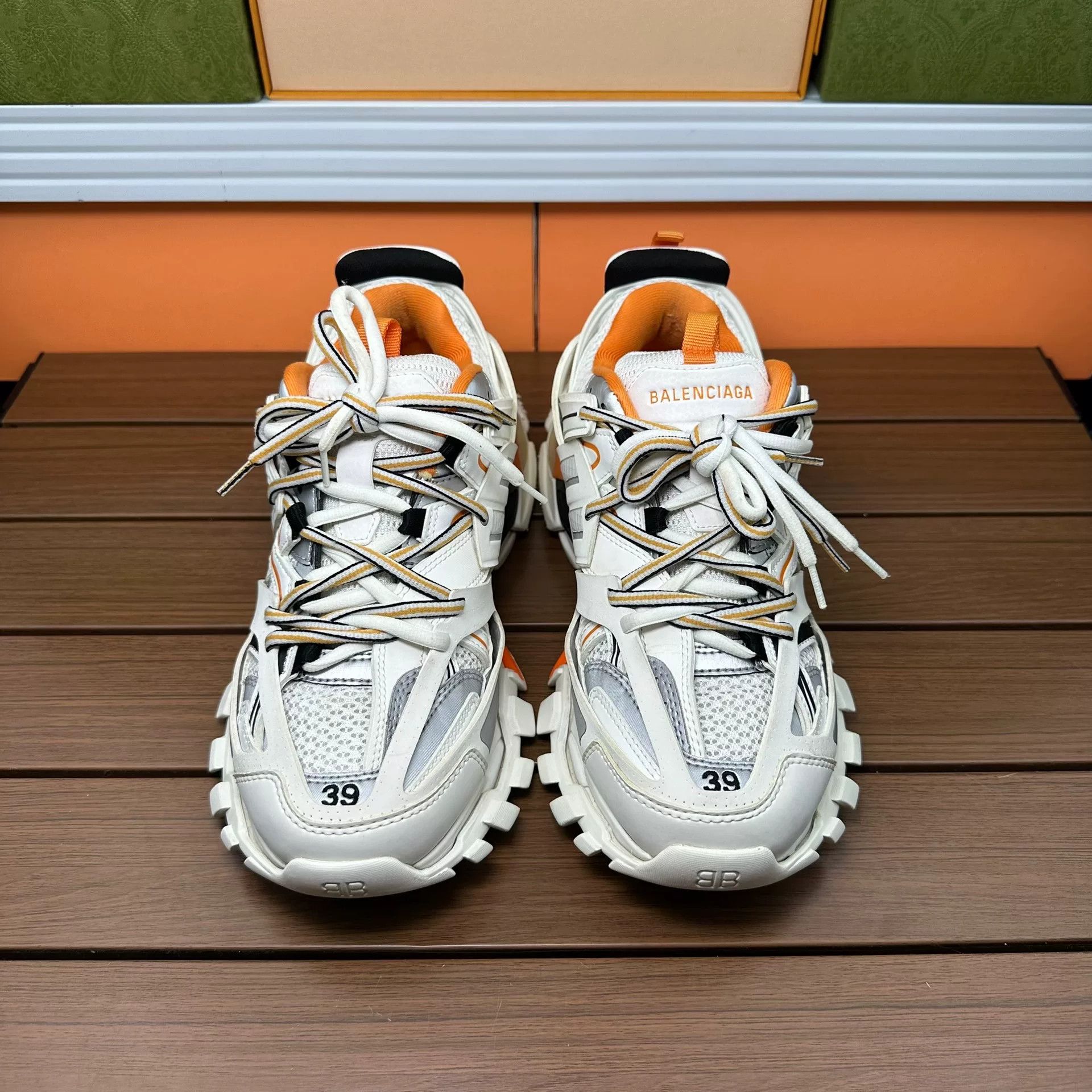 Balenciaga Balenciaga White Lowtop Sneakers 6 Men Size US 6 / EU 39 - 4 Thumbnail