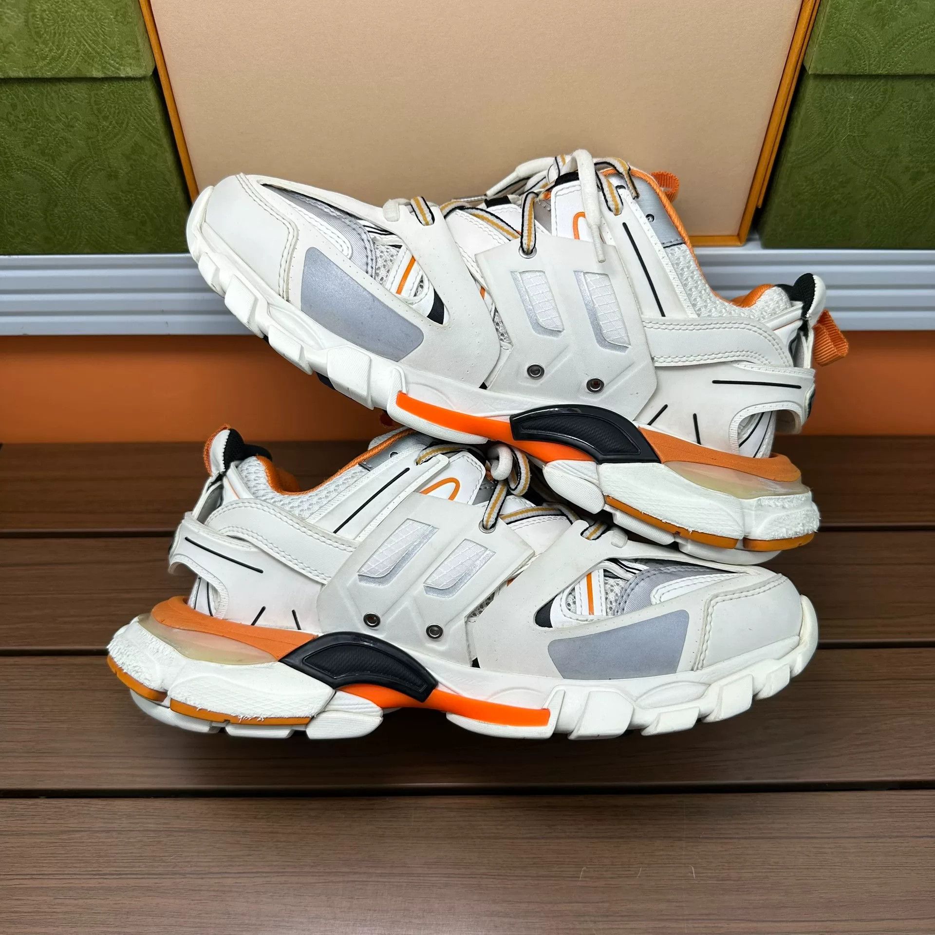 Balenciaga Balenciaga White Lowtop Sneakers 6 Men Size US 6 / EU 39 - 3 Thumbnail