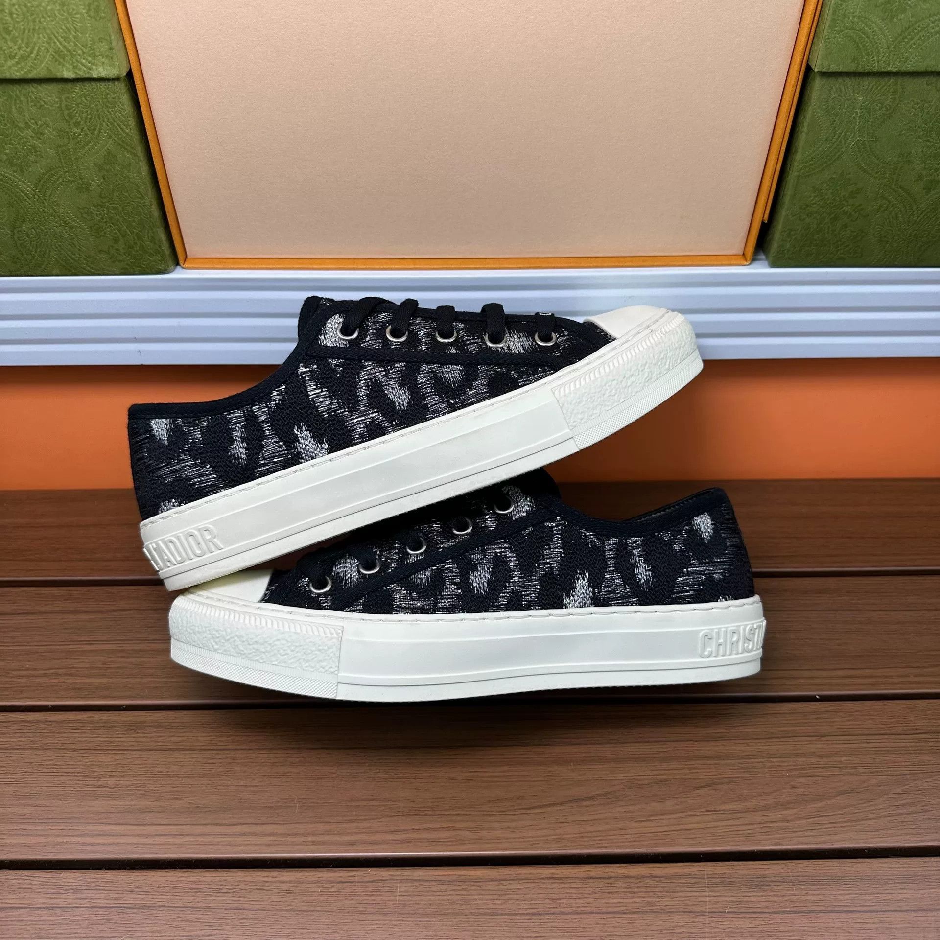Dior Dior Lowtop Sneakers it_37-5 Women Size US 7.5 / IT 37.5 - 2 Thumbnail