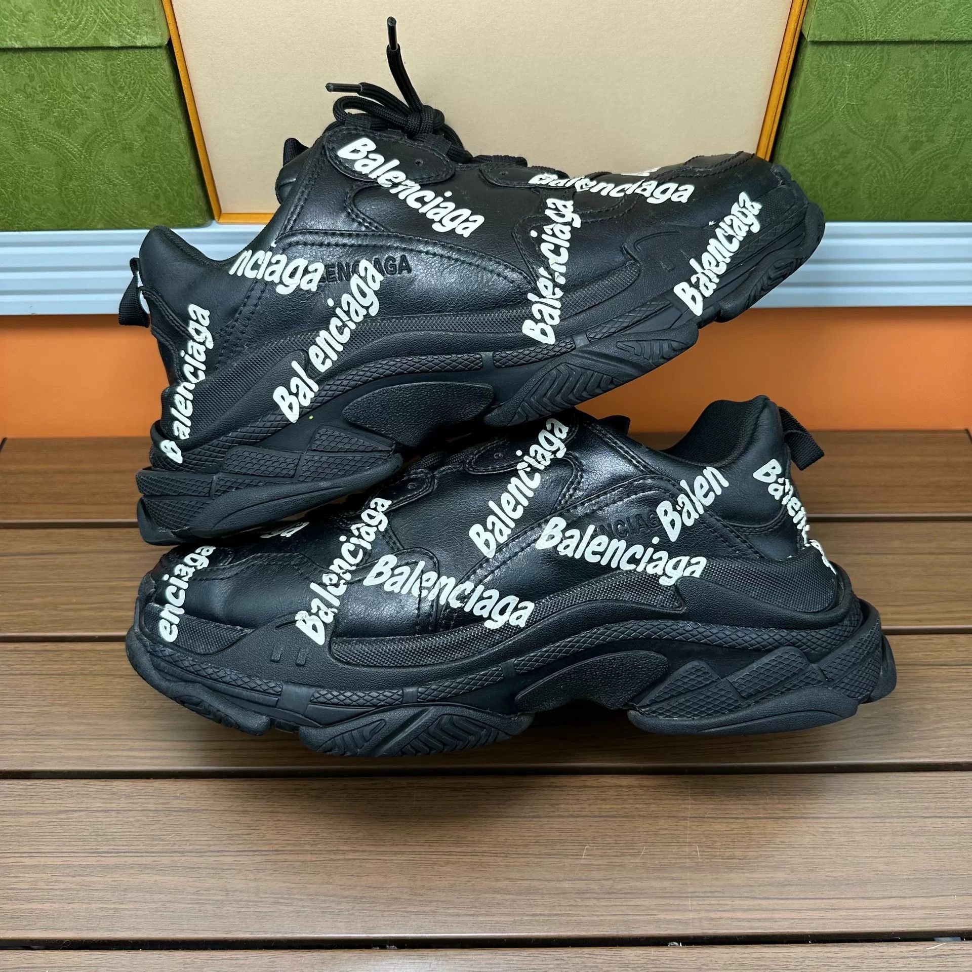 Balenciaga Balenciaga Black Lowtop Sneakers 9 Men Size US 9 / EU 42 - 2 Thumbnail