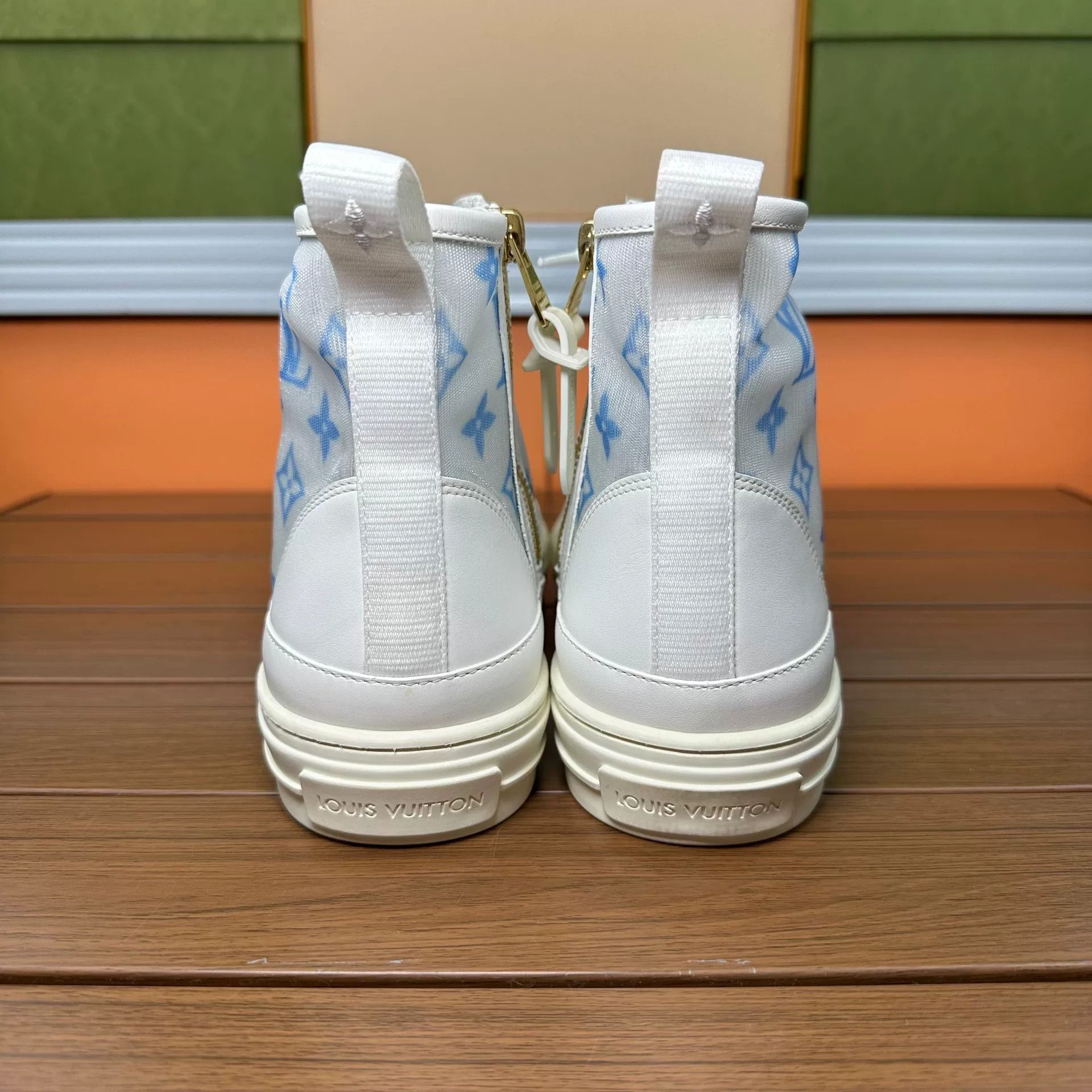 Louis Vuitton Louis Vuitton Casual Blue Hitop Sneakers it_39 Women Size US 9 / IT 39 - 5 Thumbnail