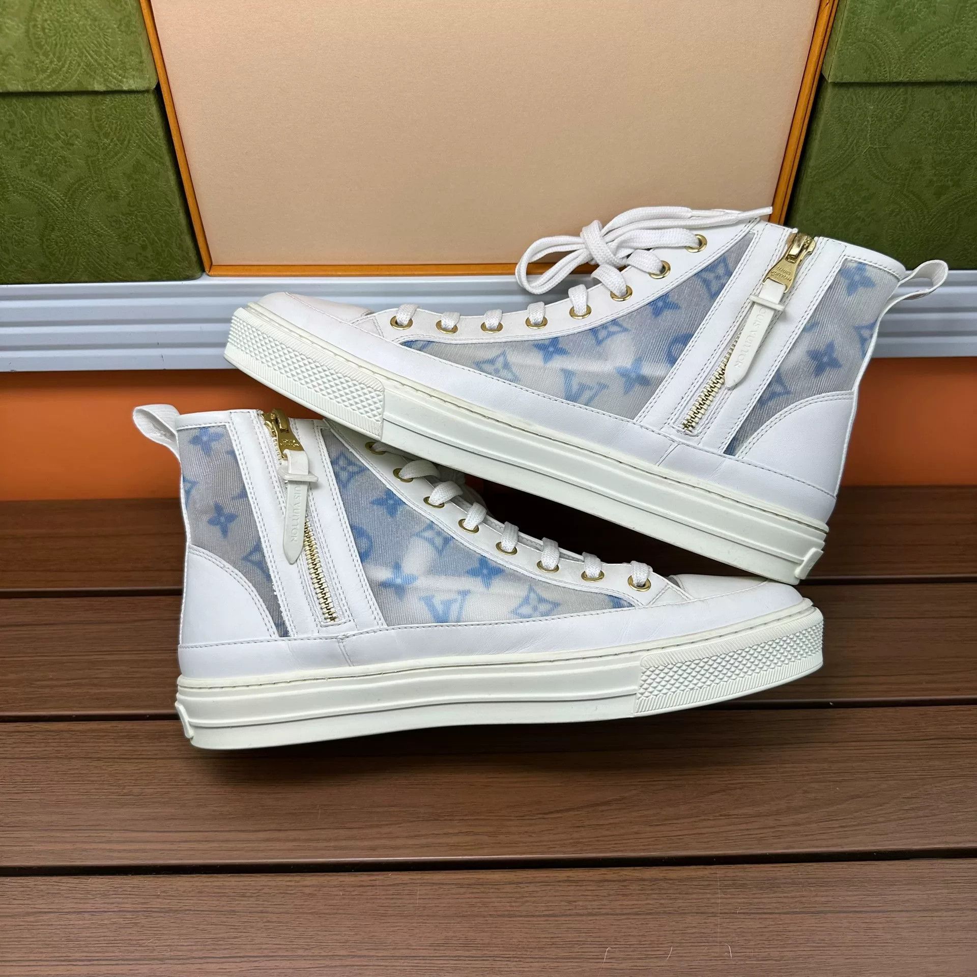 Louis Vuitton Louis Vuitton Casual Blue Hitop Sneakers it_39 Women Size US 9 / IT 39 - 3 Thumbnail