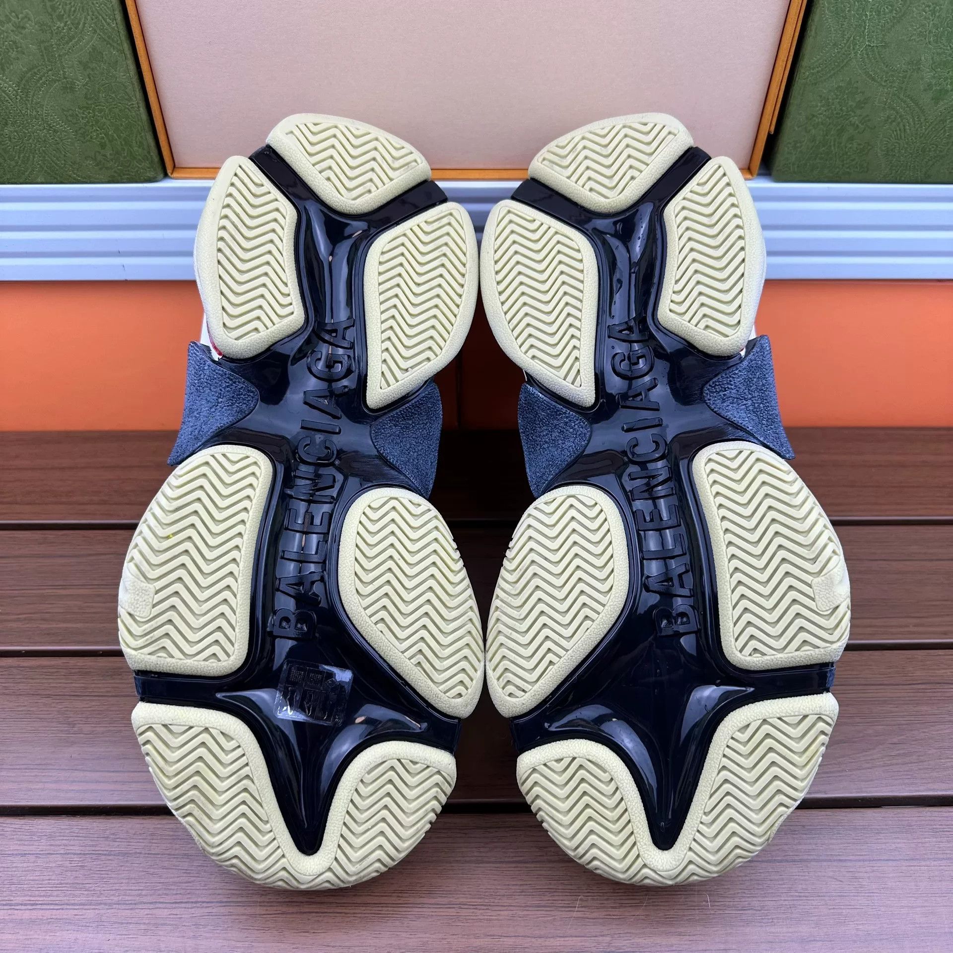 Balenciaga Balenciaga Collab Brown Lowtop Sneakers it_37 Women Size US 7 / IT 37 - 7 Thumbnail