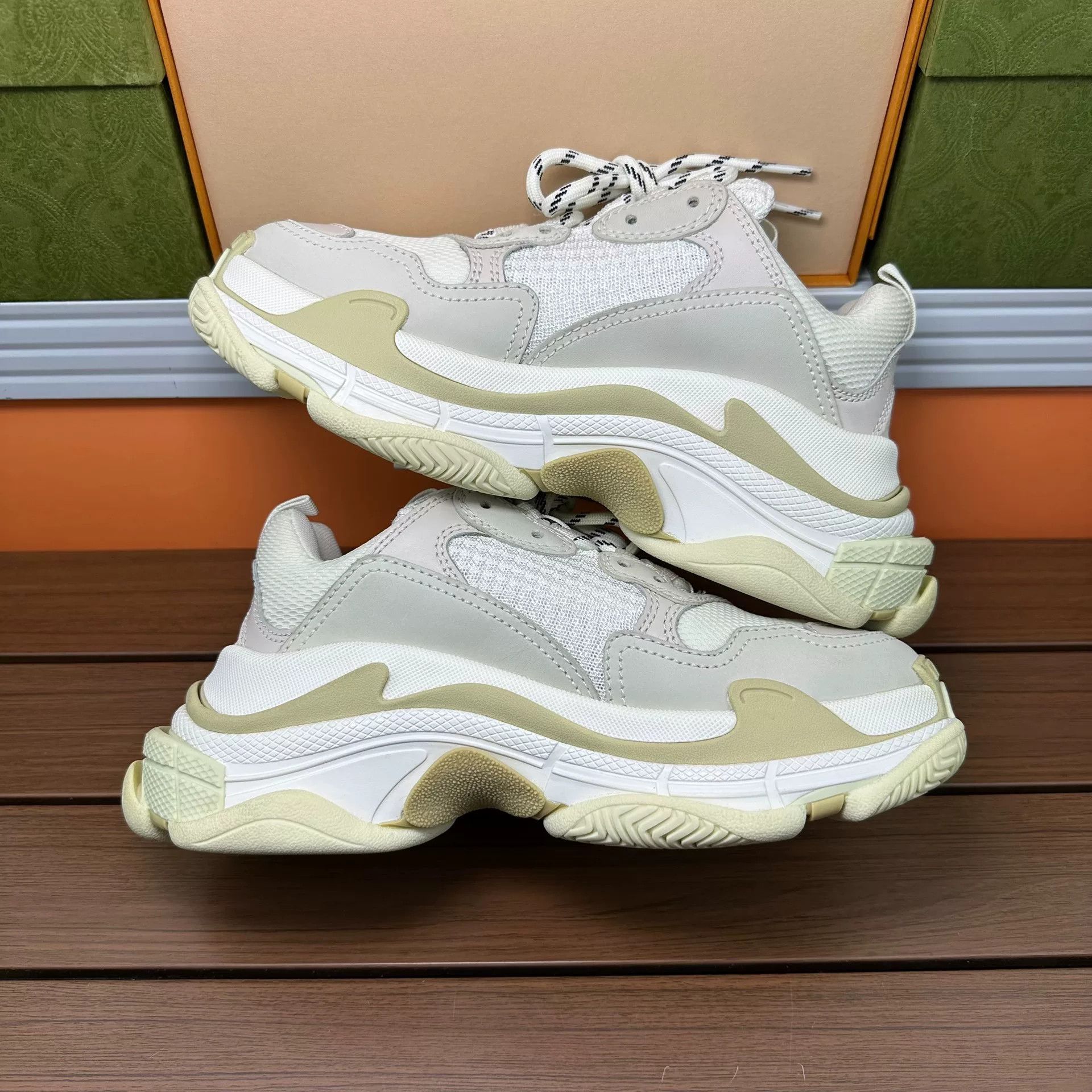 Balenciaga Balenciaga Brown Lowtop Sneakers it_37 Women Size US 7 / IT 37 - 3 Thumbnail