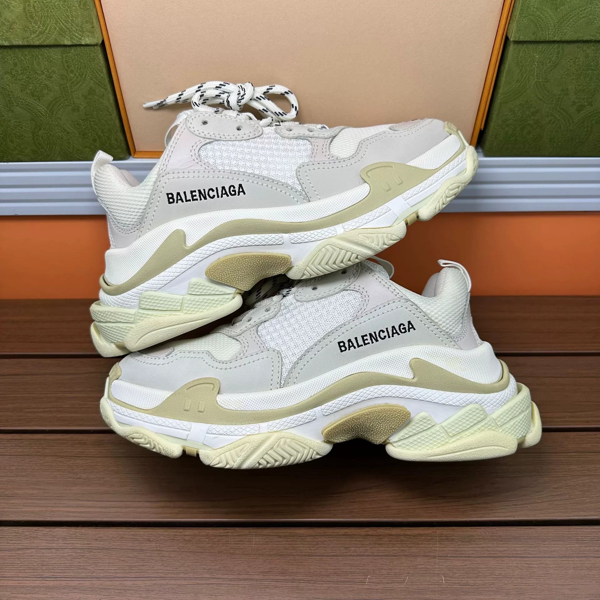 Balenciaga Balenciaga Brown Lowtop Sneakers it_37 Women Size US 7 / IT 37 - 2 Thumbnail