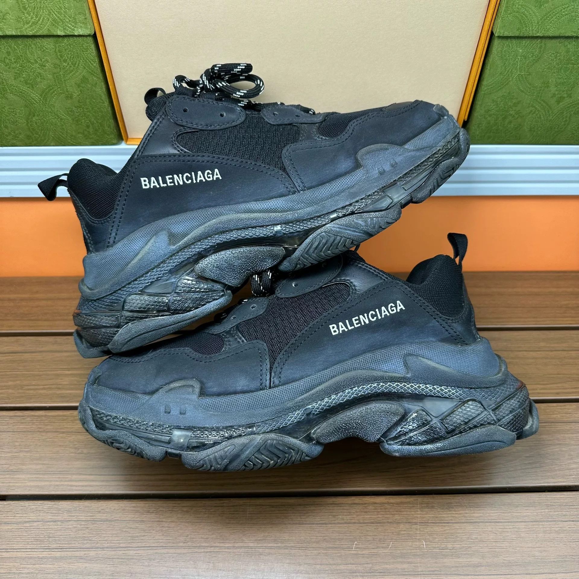 Balenciaga Balenciaga Distressed Black Lowtop Sneakers 7 Men Size US 7 / EU 40 - 2 Thumbnail