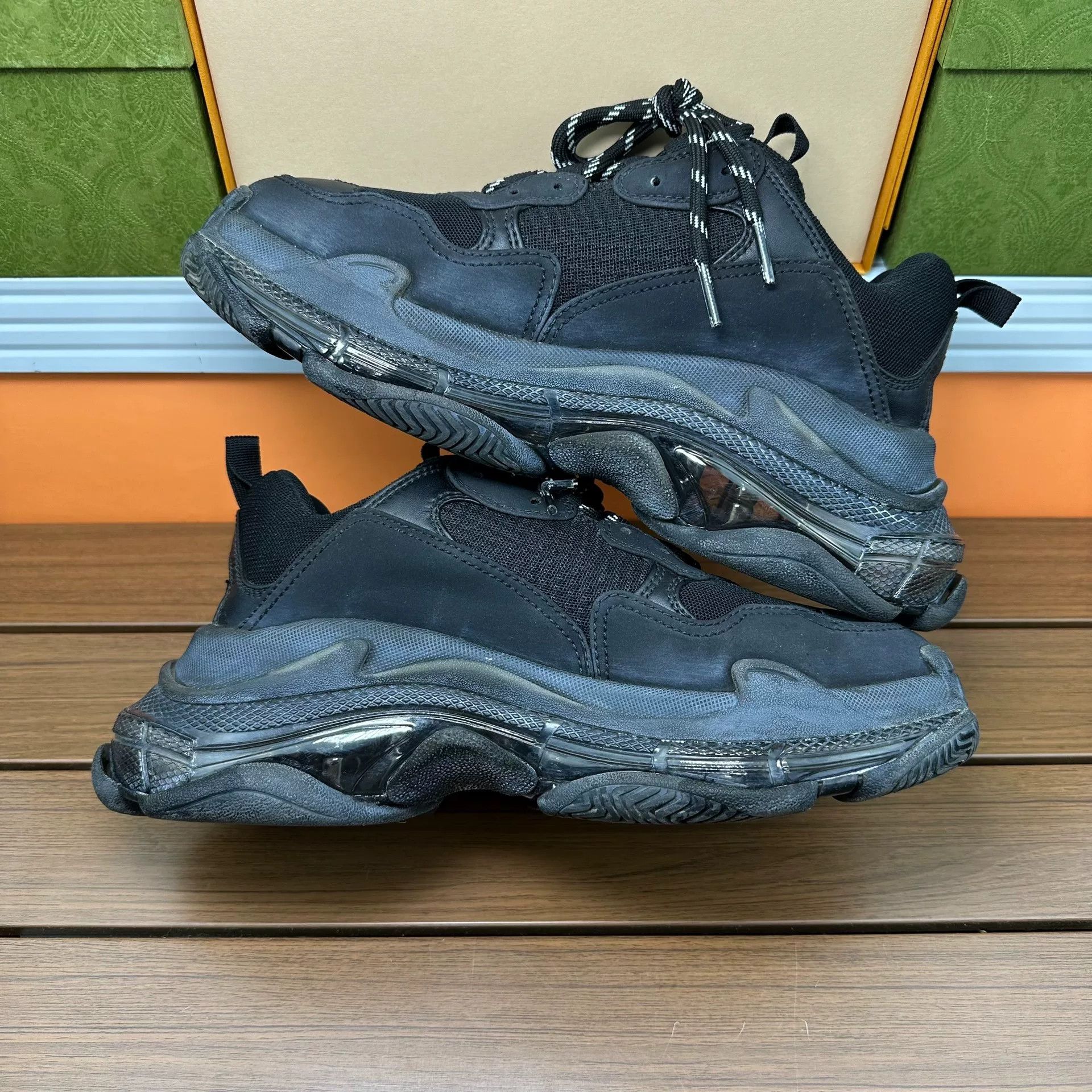 Balenciaga Balenciaga Distressed Black Lowtop Sneakers 7 Men Size US 7 / EU 40 - 3 Thumbnail