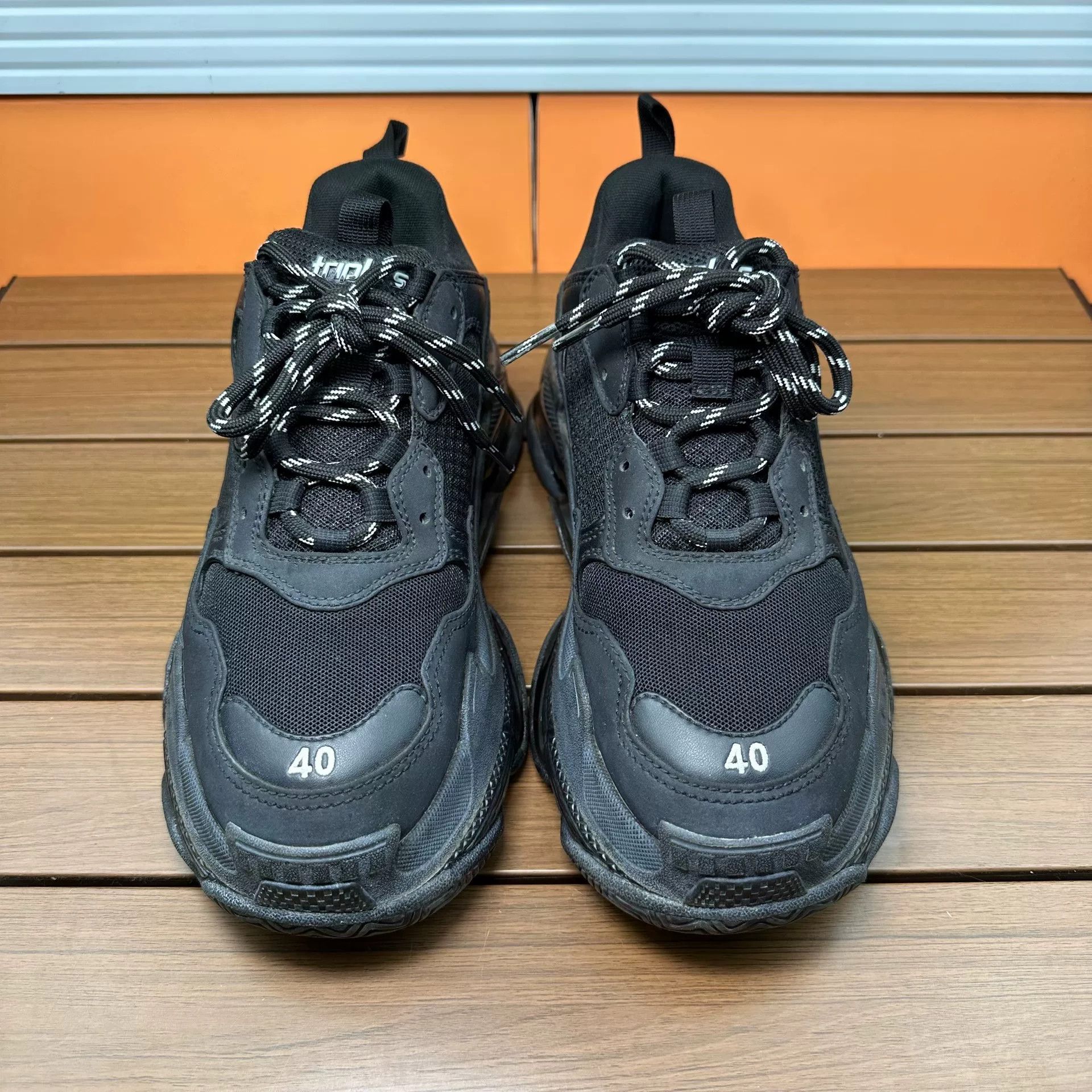 Balenciaga Balenciaga Distressed Black Lowtop Sneakers 7 Men Size US 7 / EU 40 - 4 Thumbnail