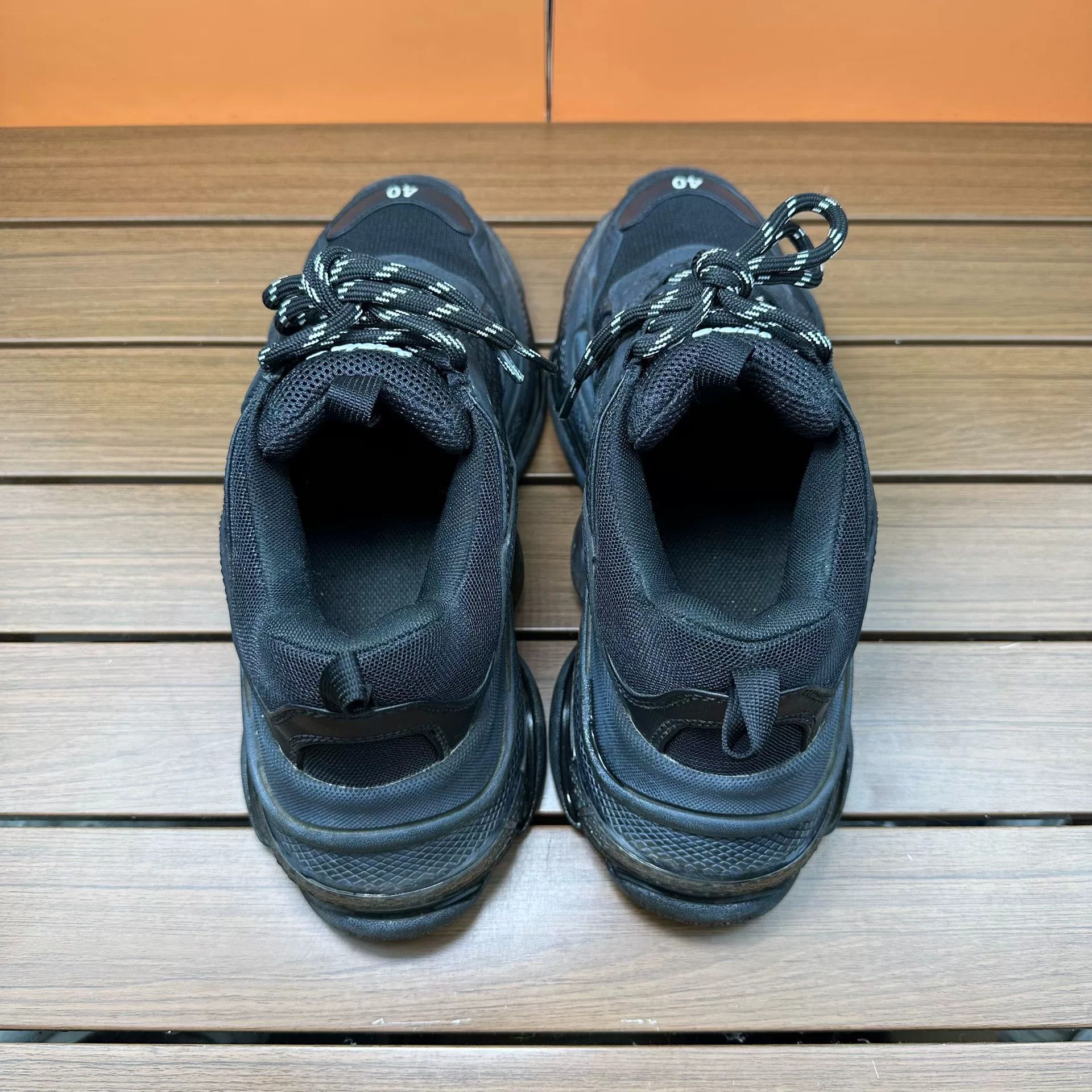 Balenciaga Balenciaga Distressed Black Lowtop Sneakers 7 Men Size US 7 / EU 40 - 6 Thumbnail