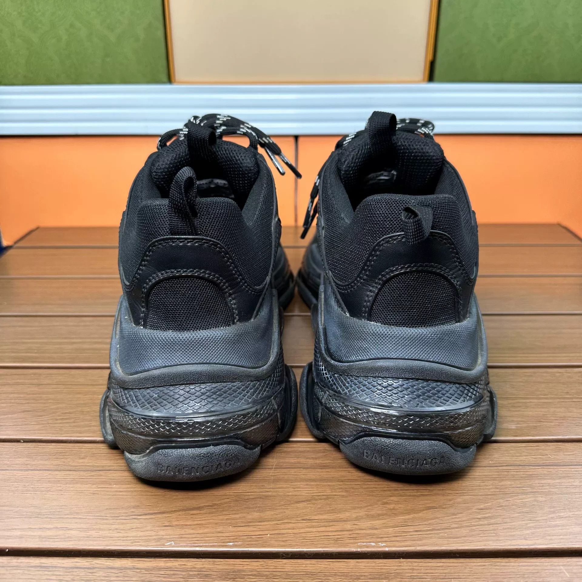 Balenciaga Balenciaga Distressed Black Lowtop Sneakers 7 Men Size US 7 / EU 40 - 5 Thumbnail